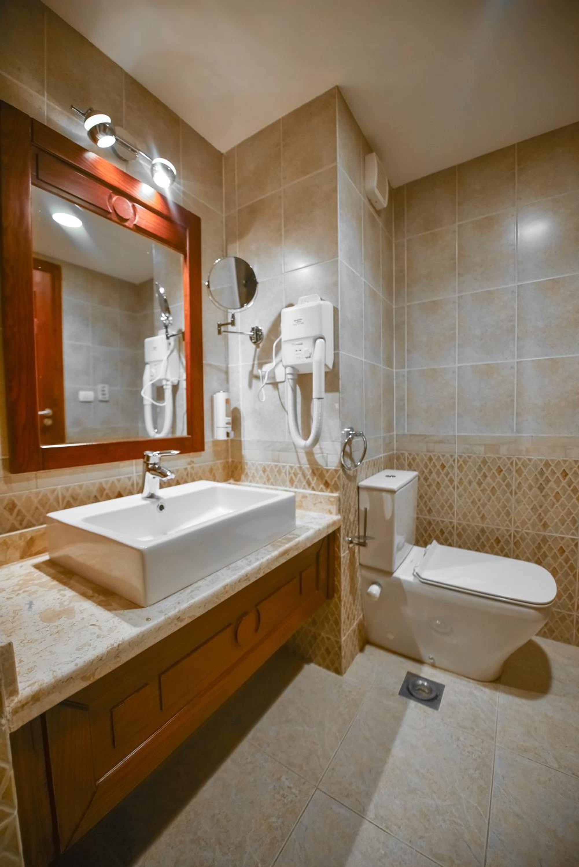 Deluxe Double or Twin Room with Sea View - Photo 4