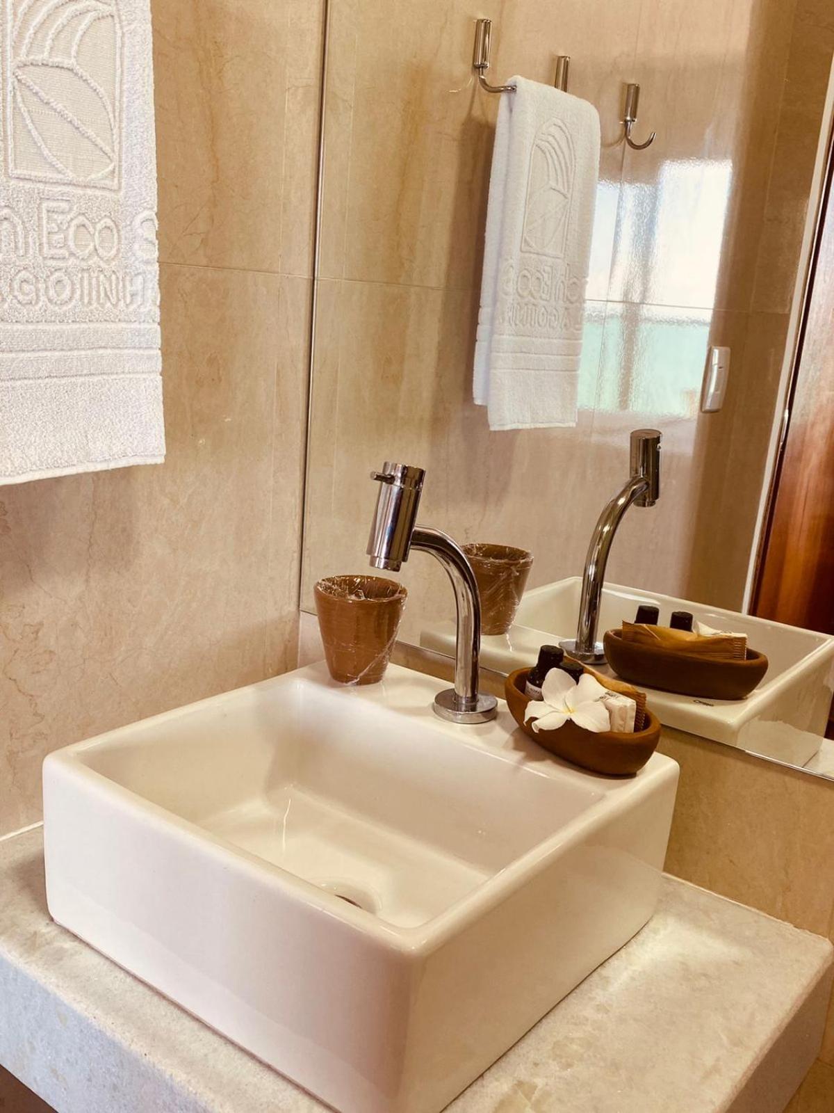 Deluxe Double Room with Balcony and Sea View - Photo 8