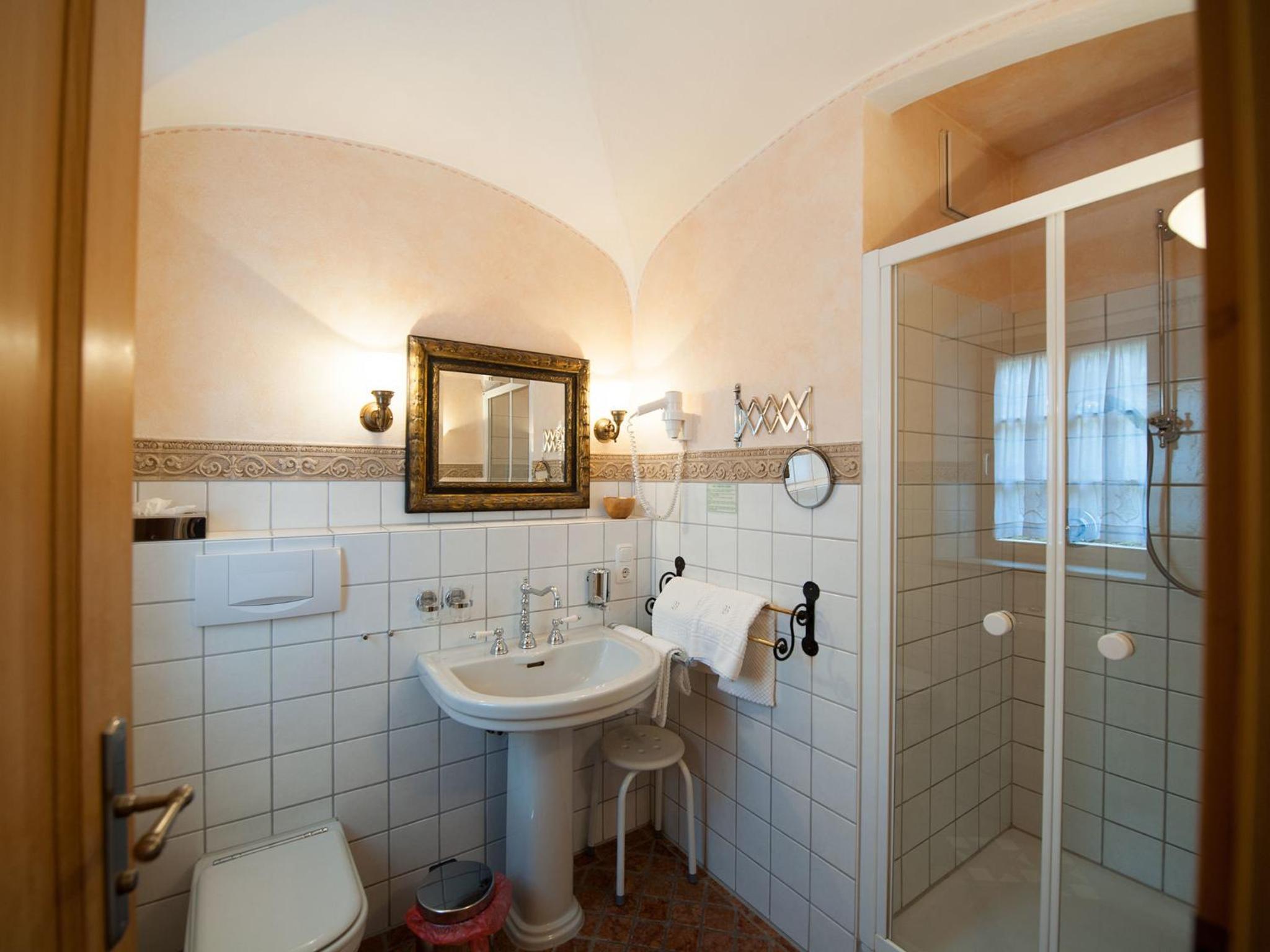 Deluxe Double Room with Balcony - Photo 7