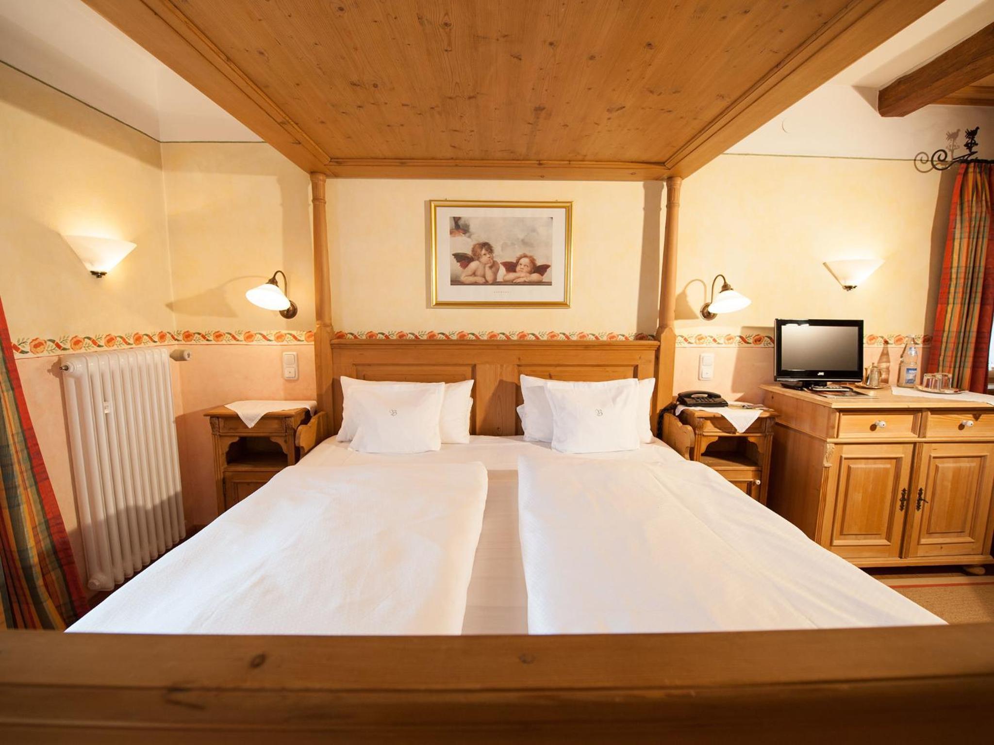 Deluxe Double Room with Balcony - Photo 6