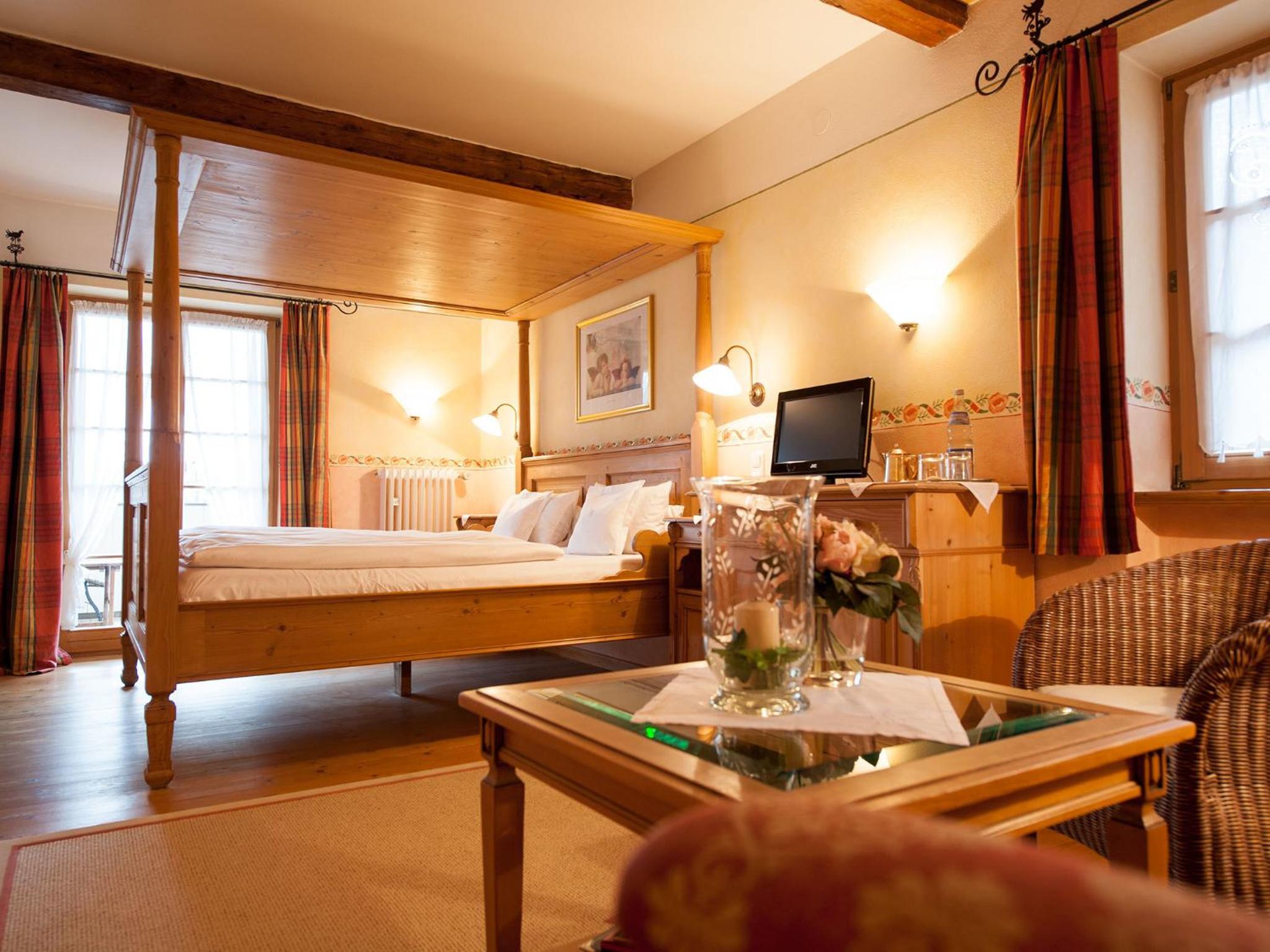 Deluxe Double Room with Balcony - Photo 11