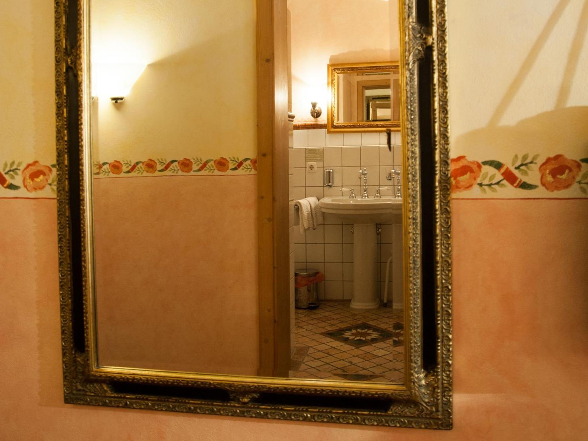 Deluxe Double Room with Balcony - Photo 10