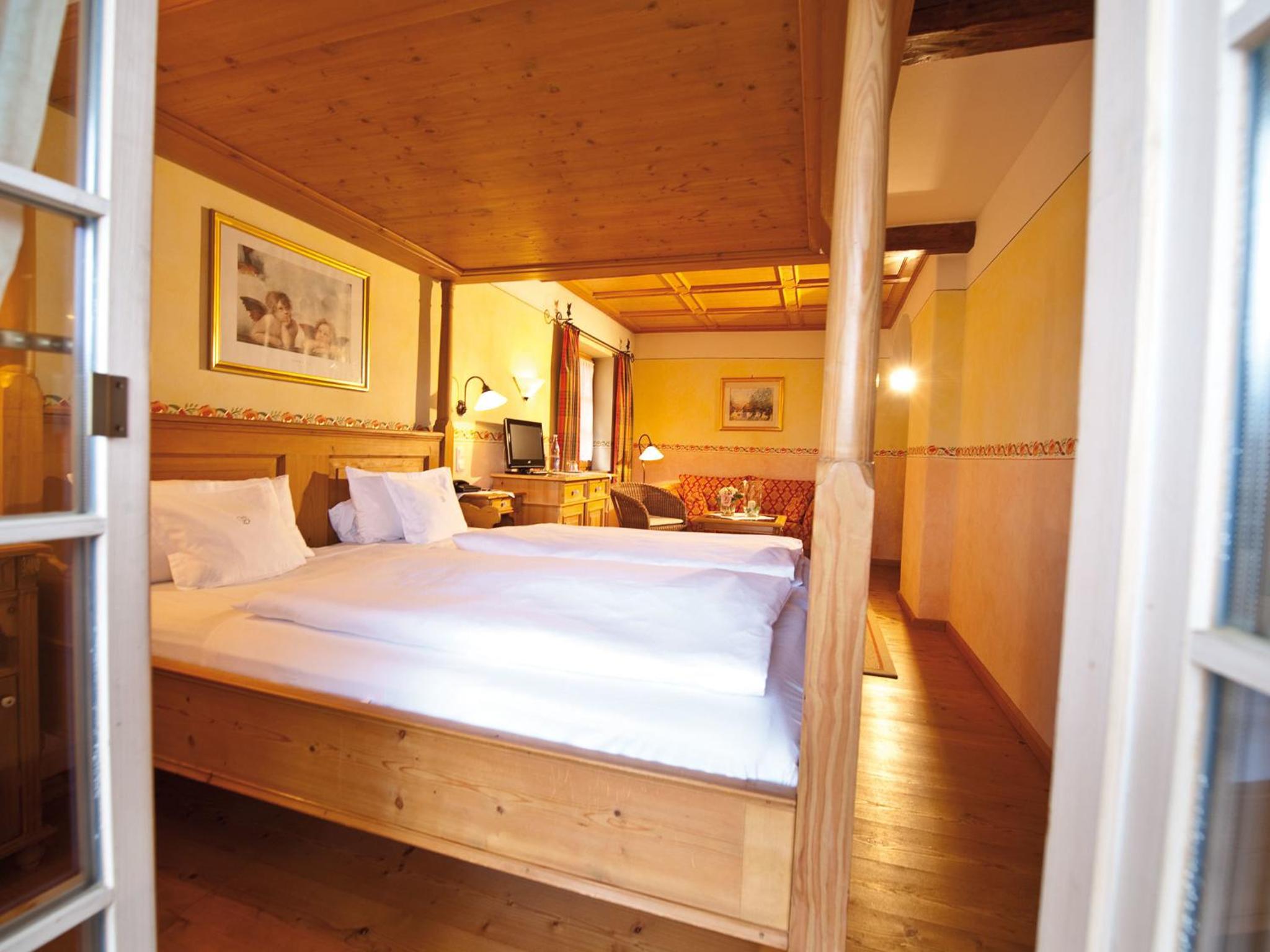Deluxe Double Room with Balcony - Photo 4
