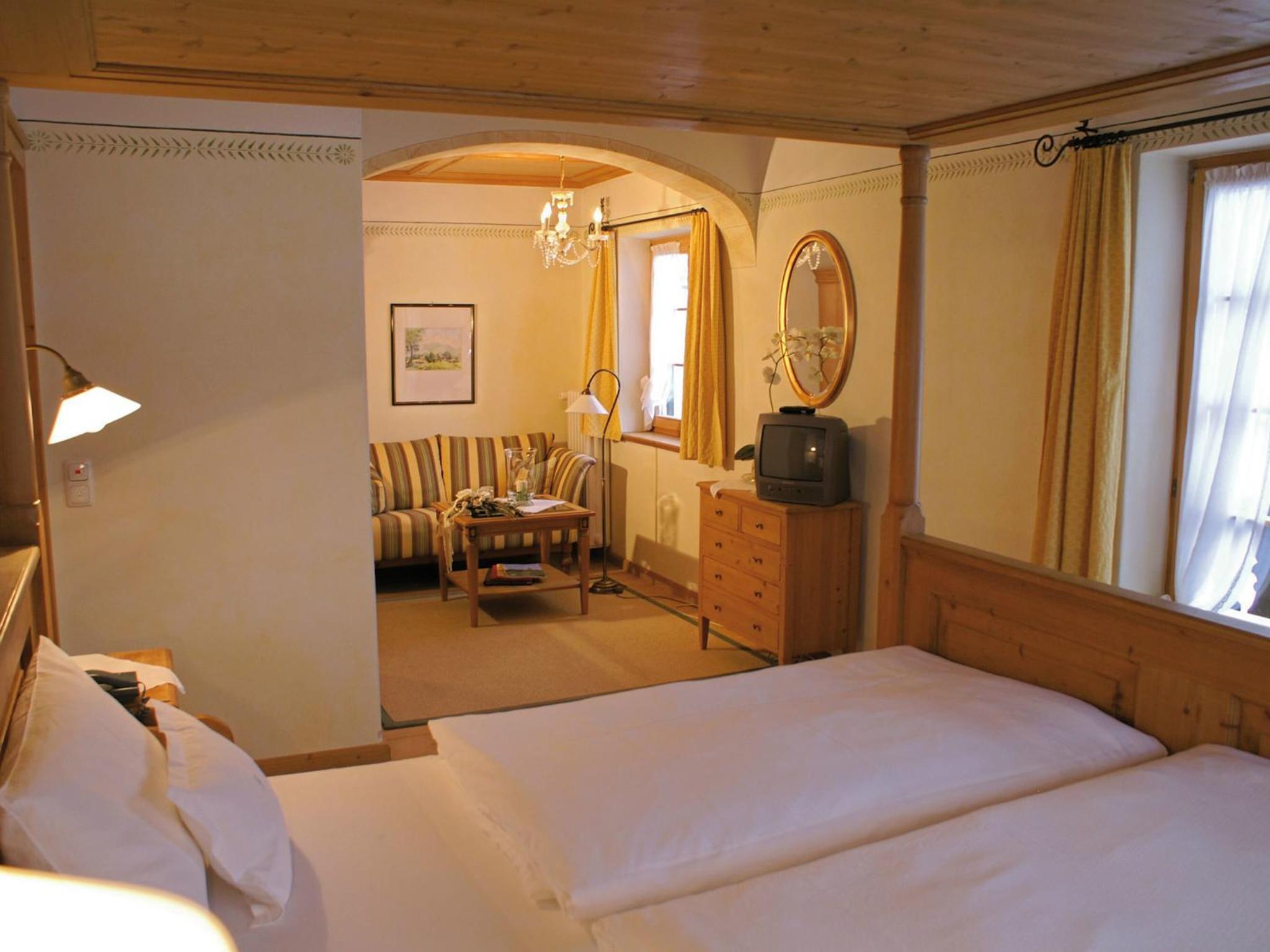 Deluxe Double Room with Balcony - Photo 18