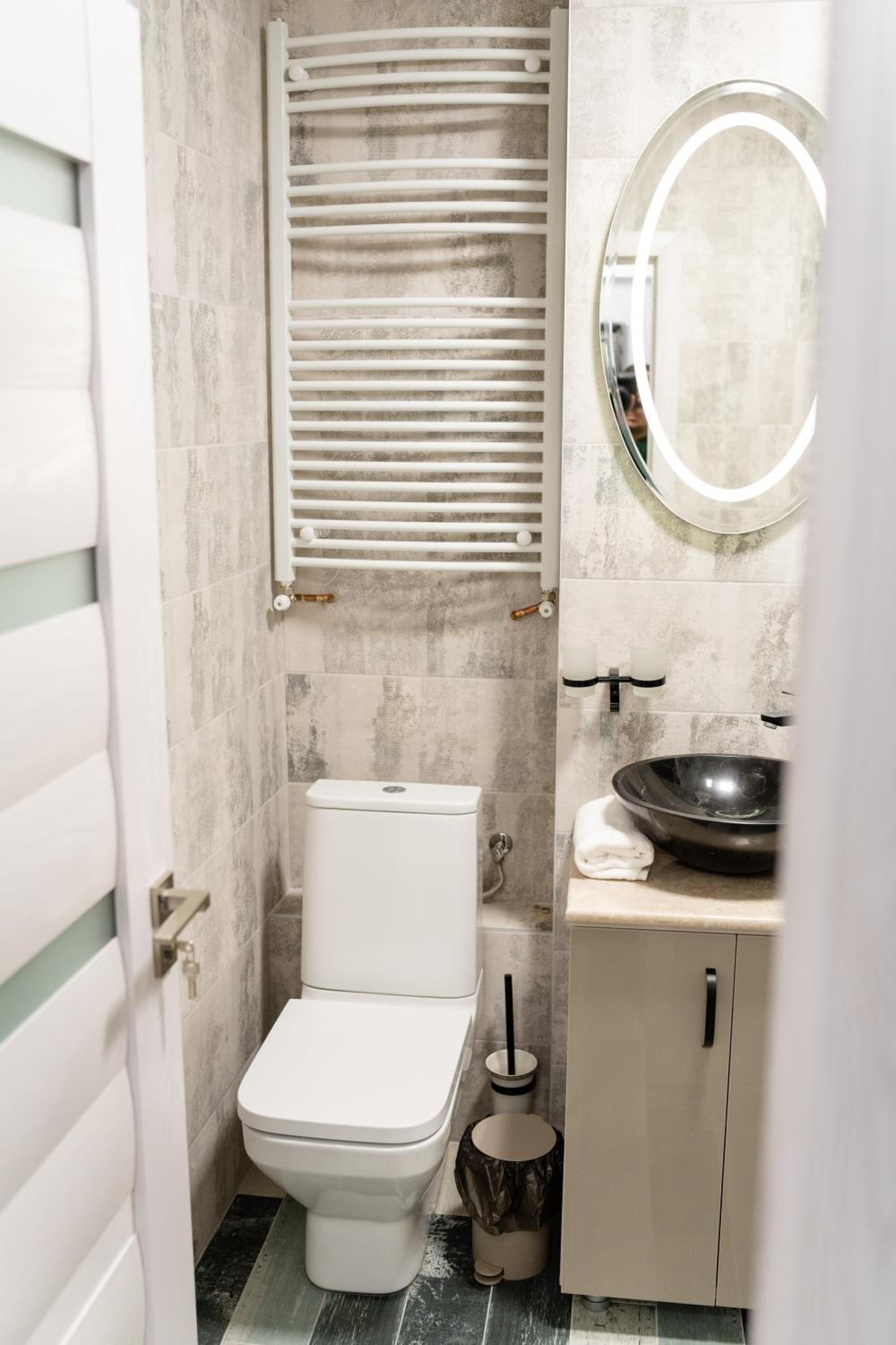 One-Bedroom Apartment - Photo 9