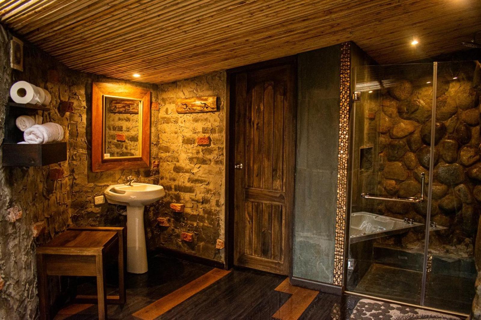 Suite with Spa Bath photo 3