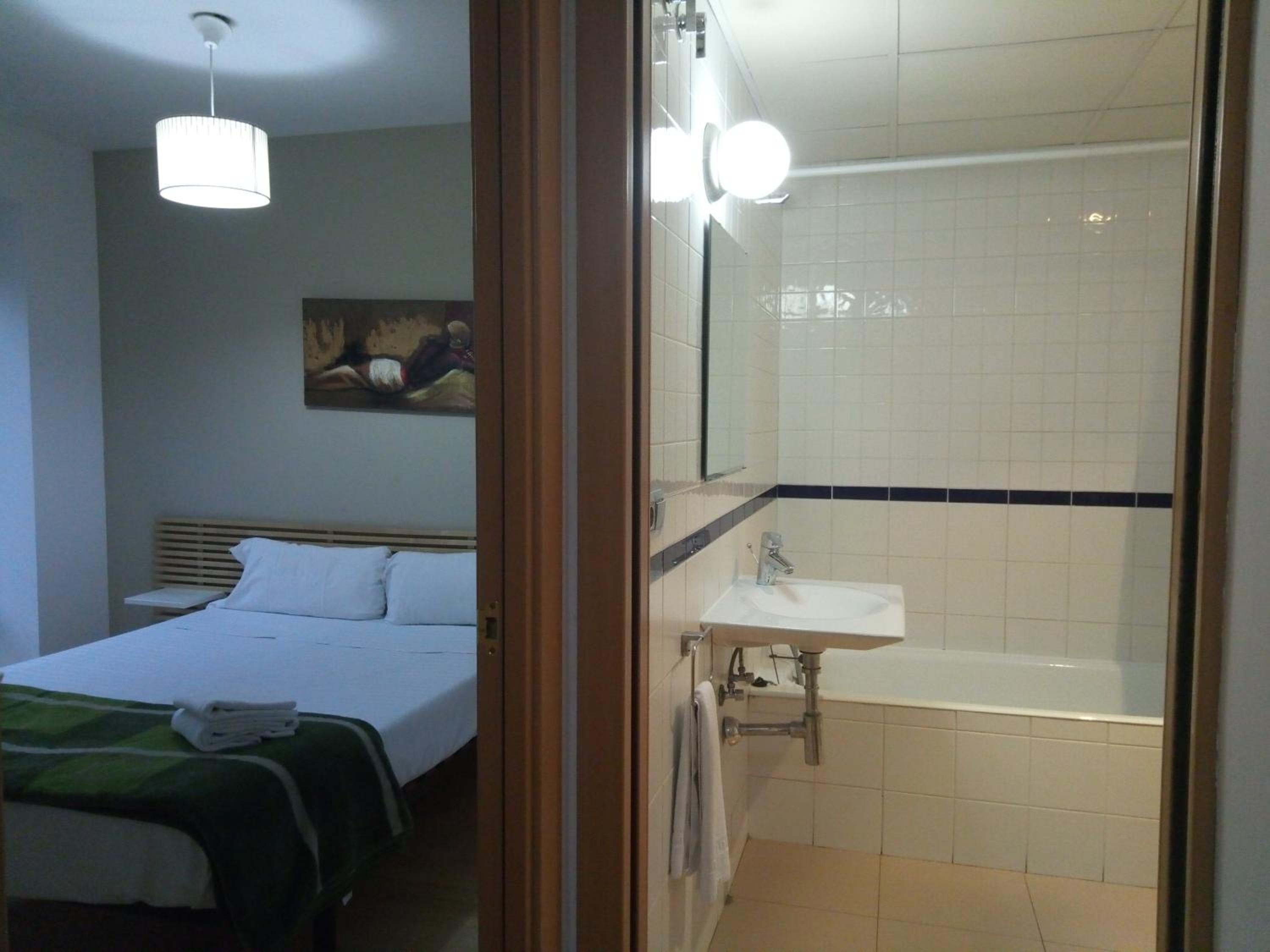 One-Bedroom Apartment (2 Adults) - Photo 3