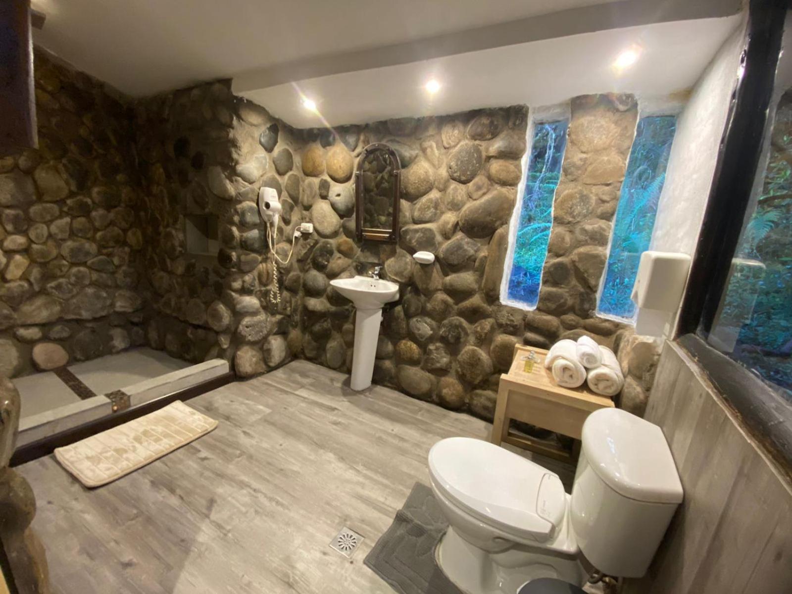 Queen Suite with Spa Bath photo 1