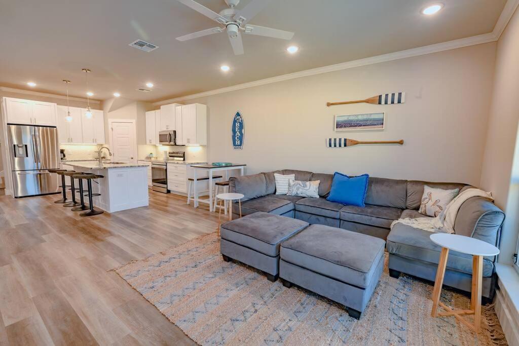 Three-Bedroom Apartment photo 1