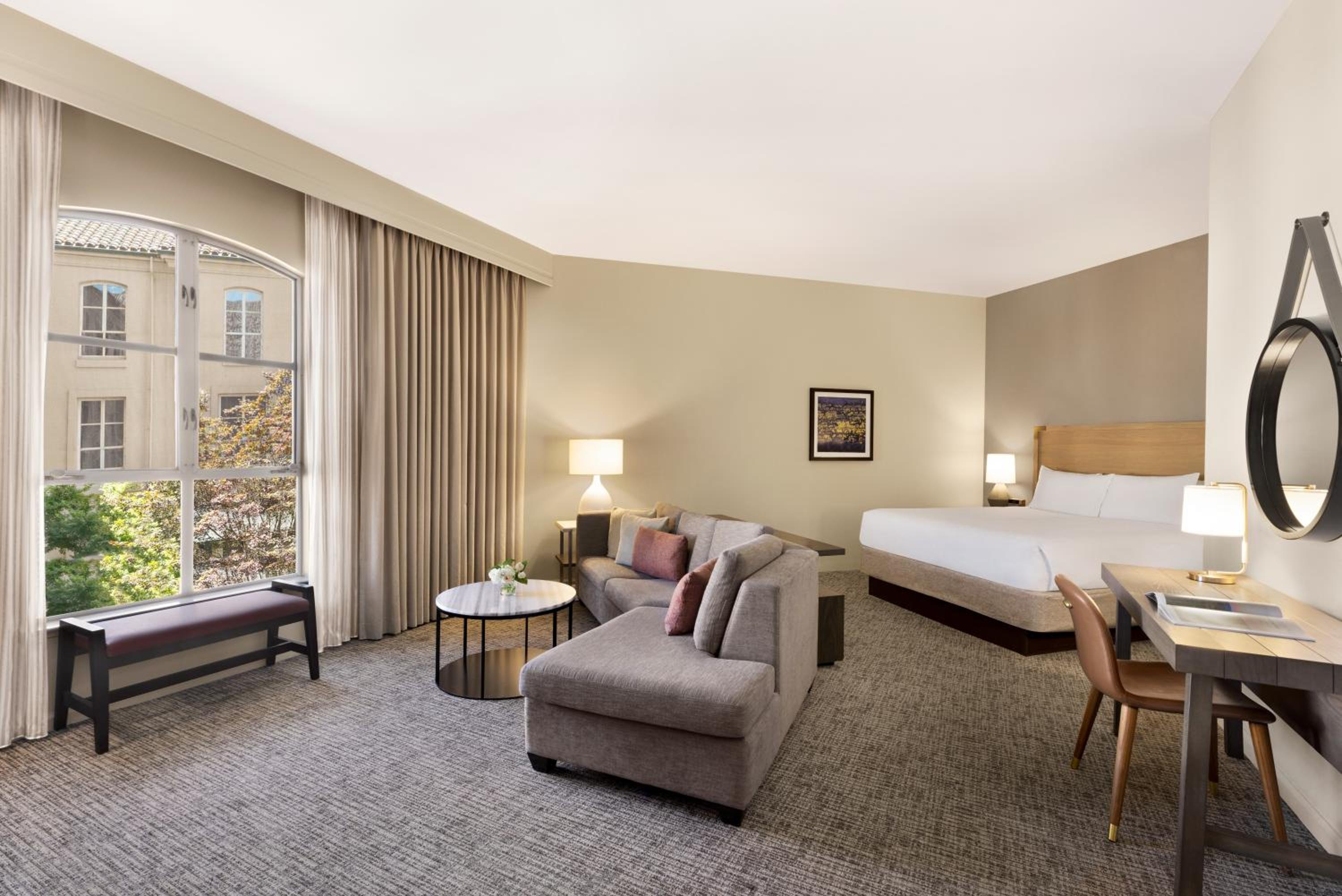 Premier King Room - Photo 1