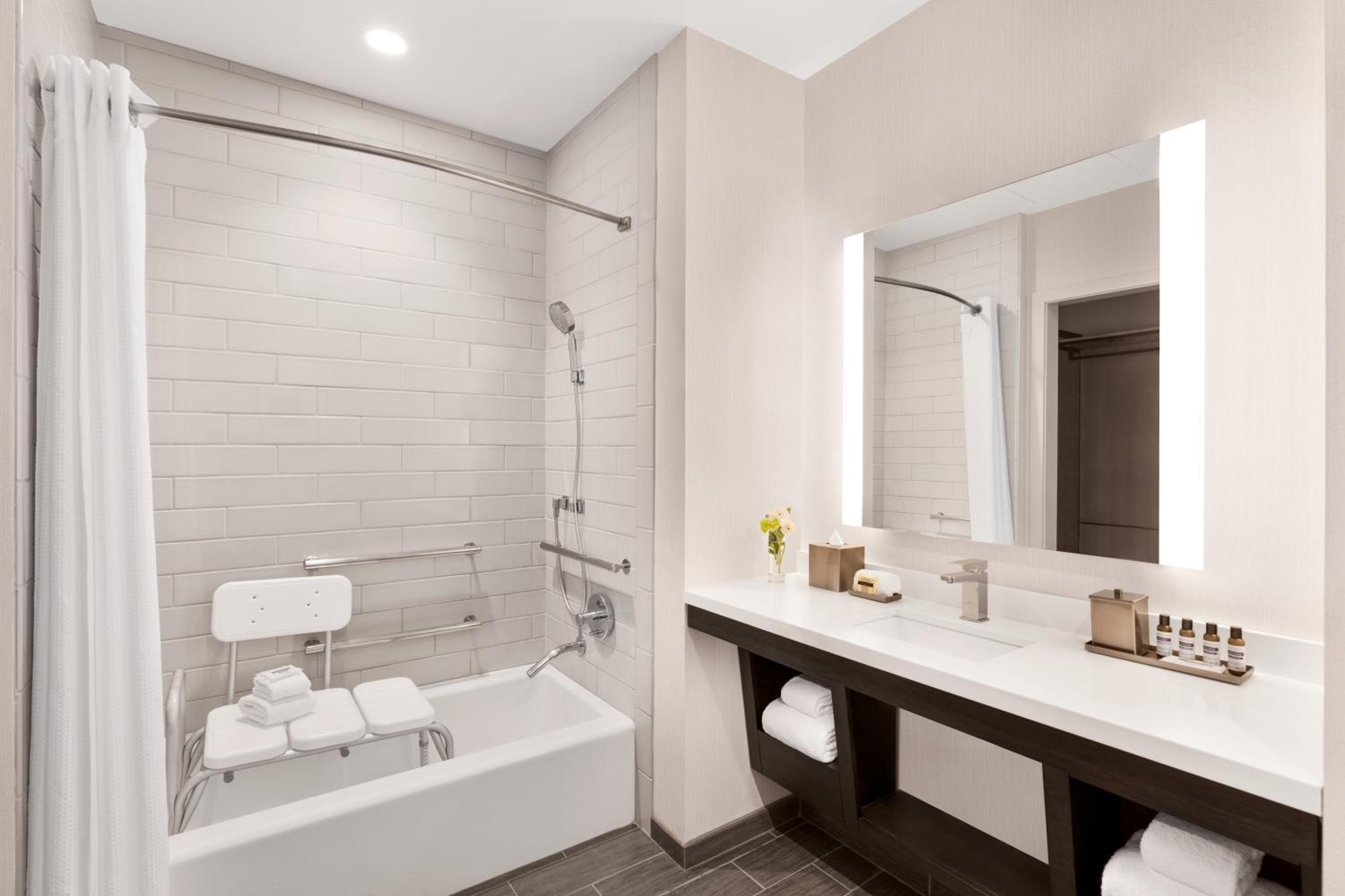 Queen Room with Two Queen Beds and Accessible Tub - Photo 3