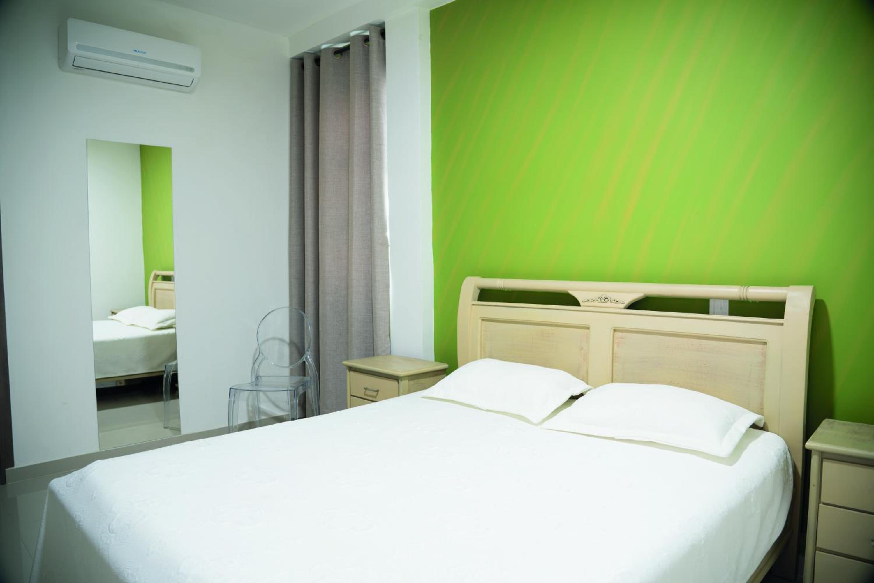 Queen Room with Spa Bath photo 1