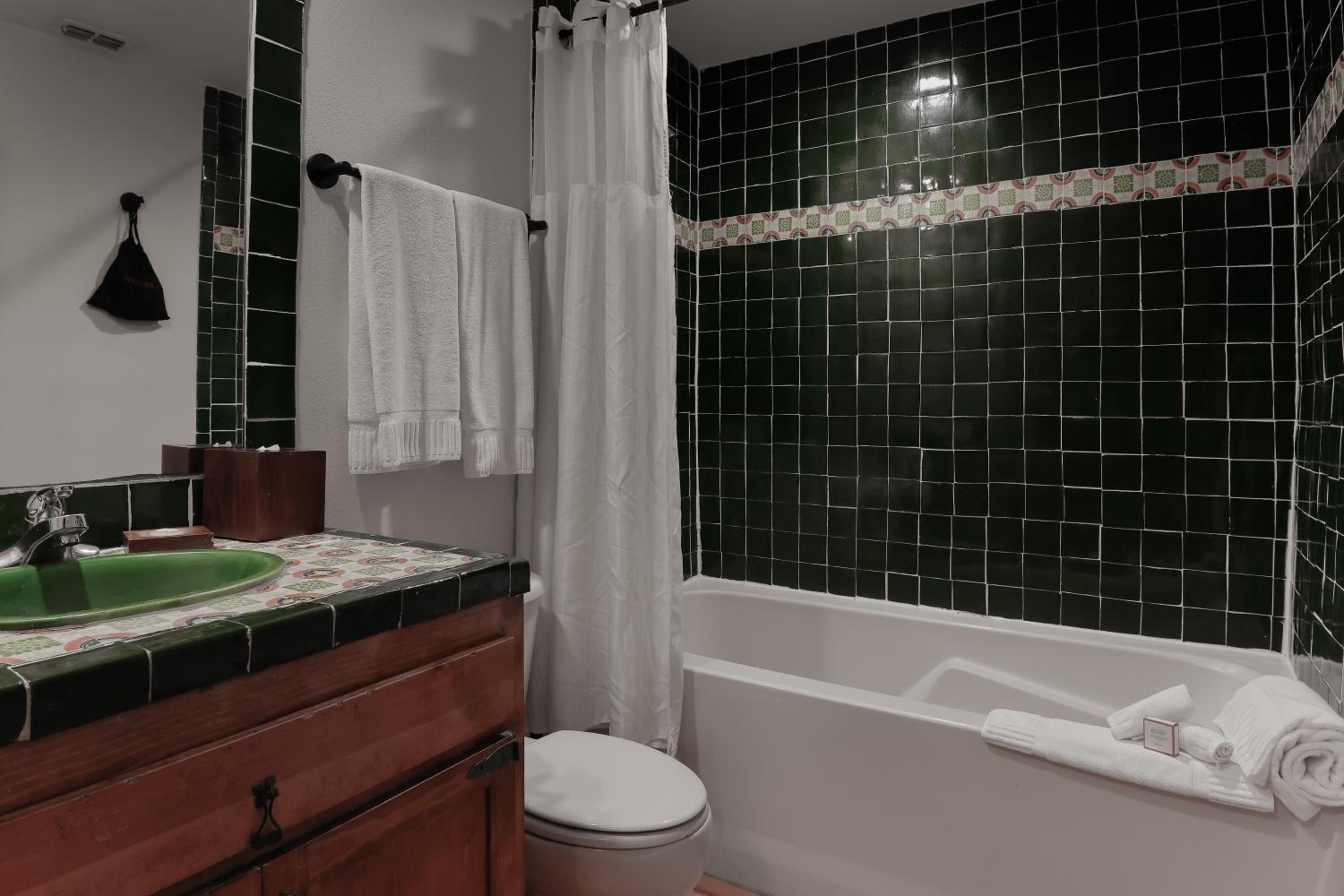King Suite - Photo 3