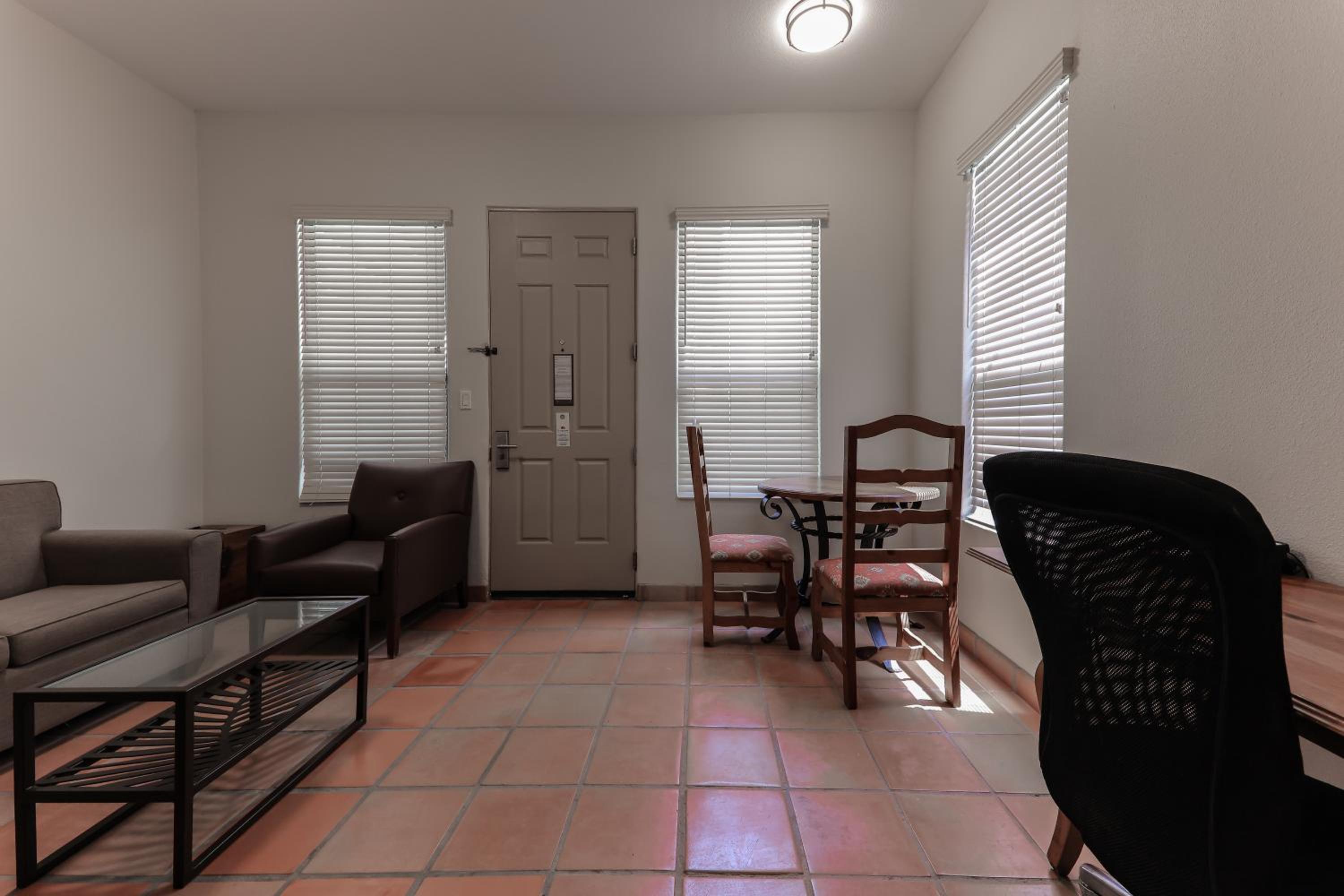 Standard Double Room - Photo 4
