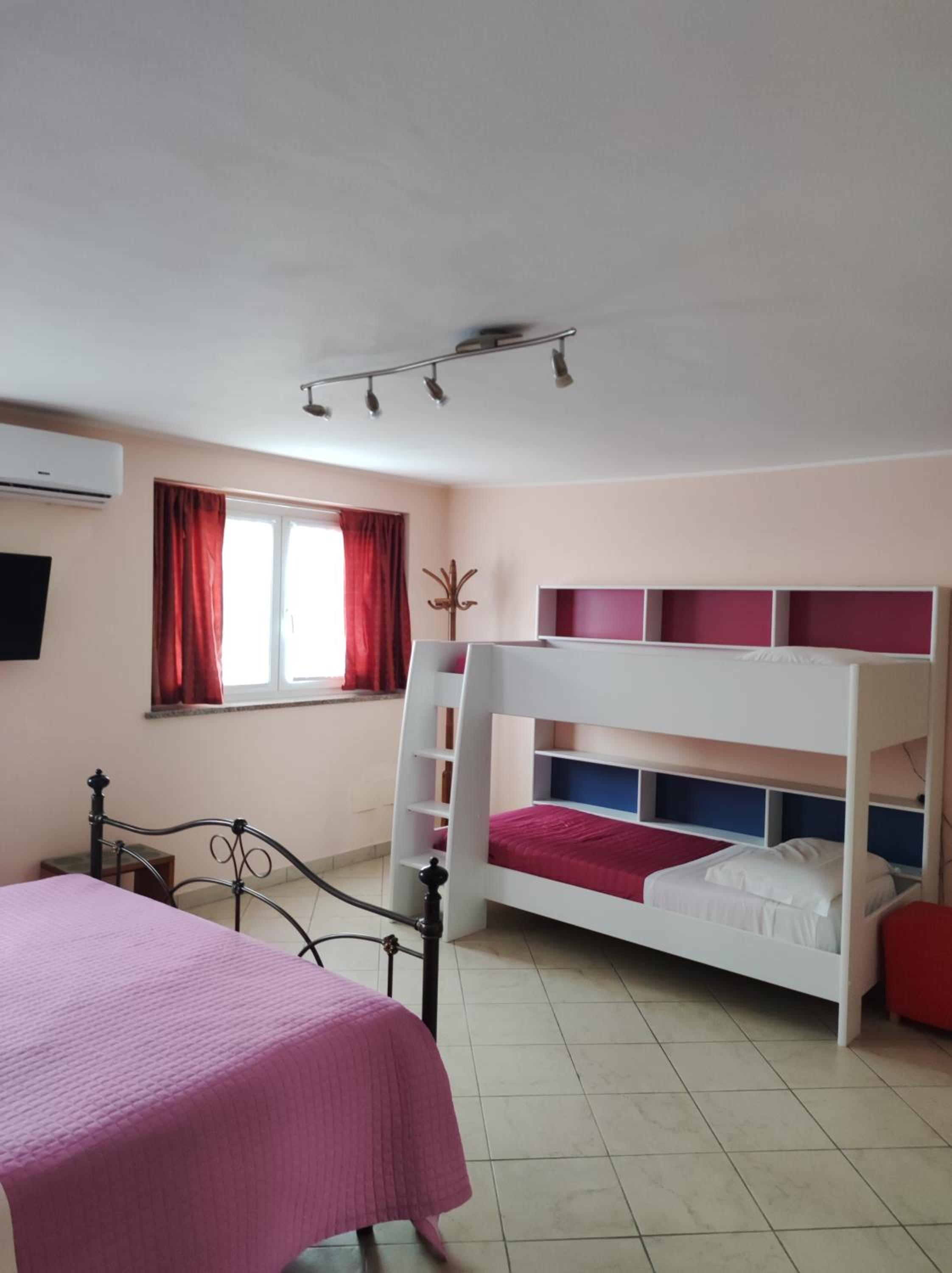 Deluxe Room - Photo 3