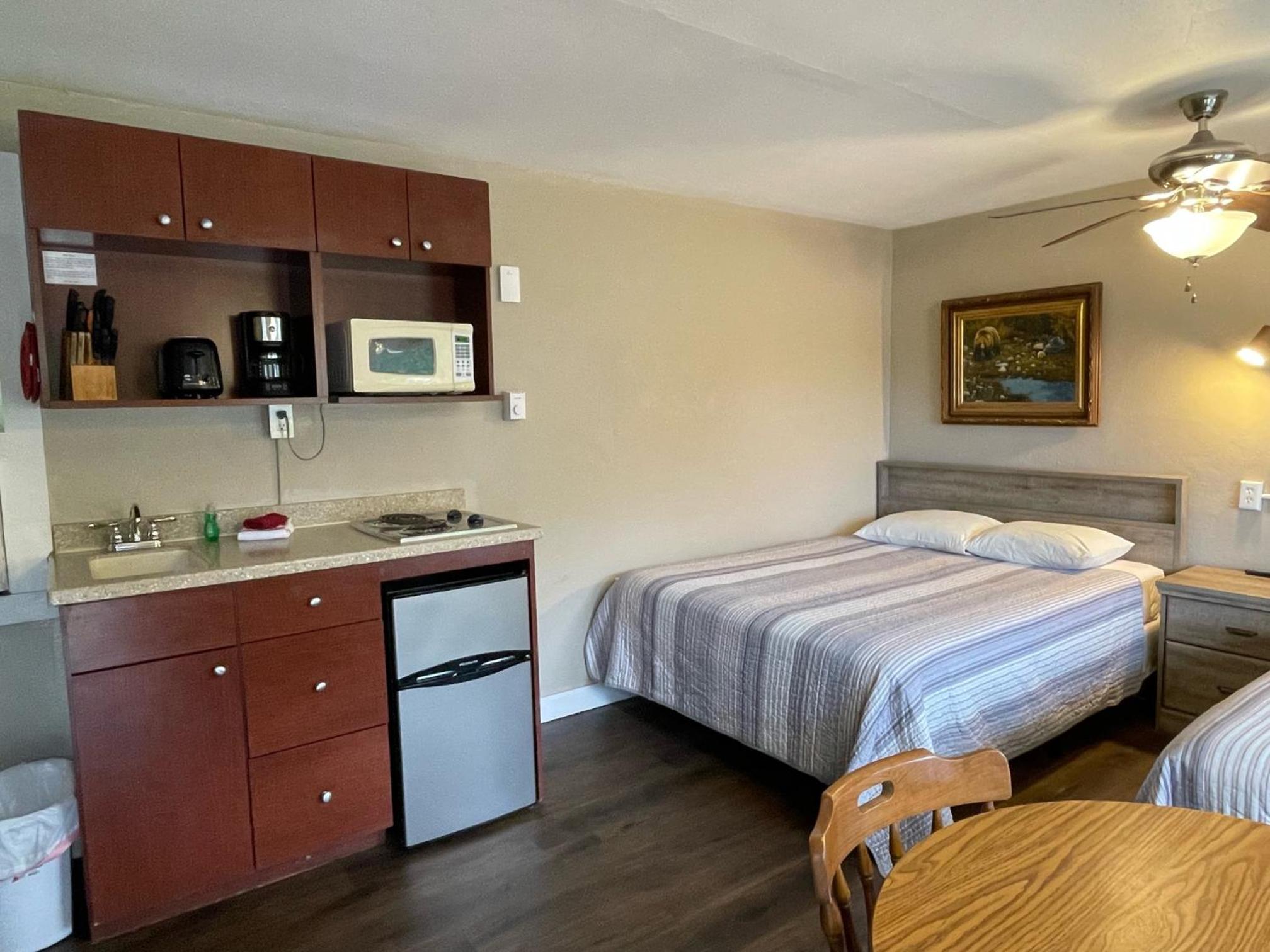Deluxe Room with Two Double Beds and Balcony photo 1