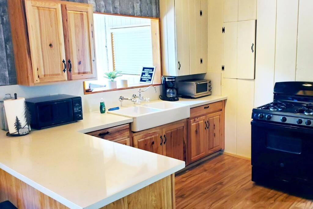 Three-Bedroom House photo 3
