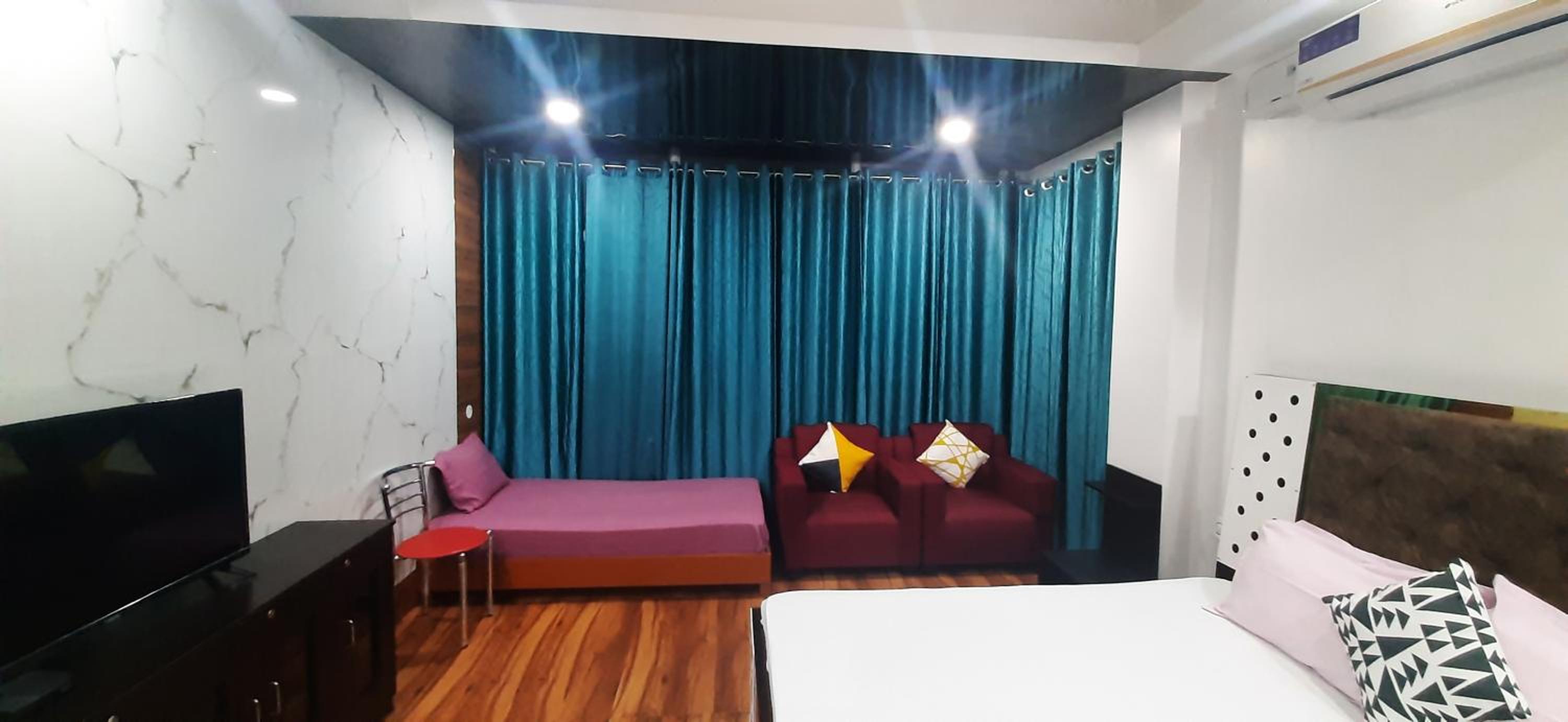 Superior King Suite photo 3