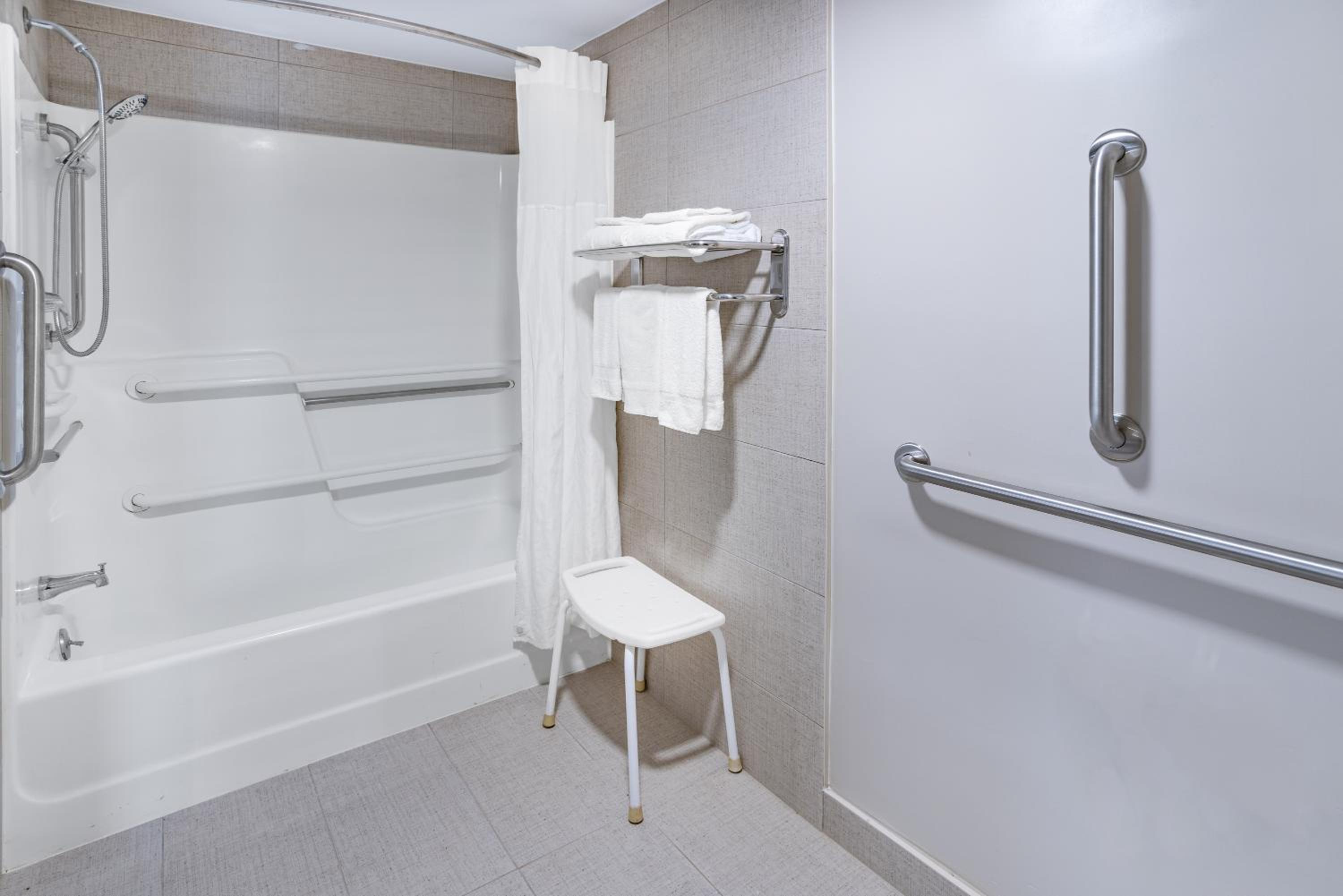 King Room With Mobility Access And Bathtub With Grab Bars, Non-Smoking