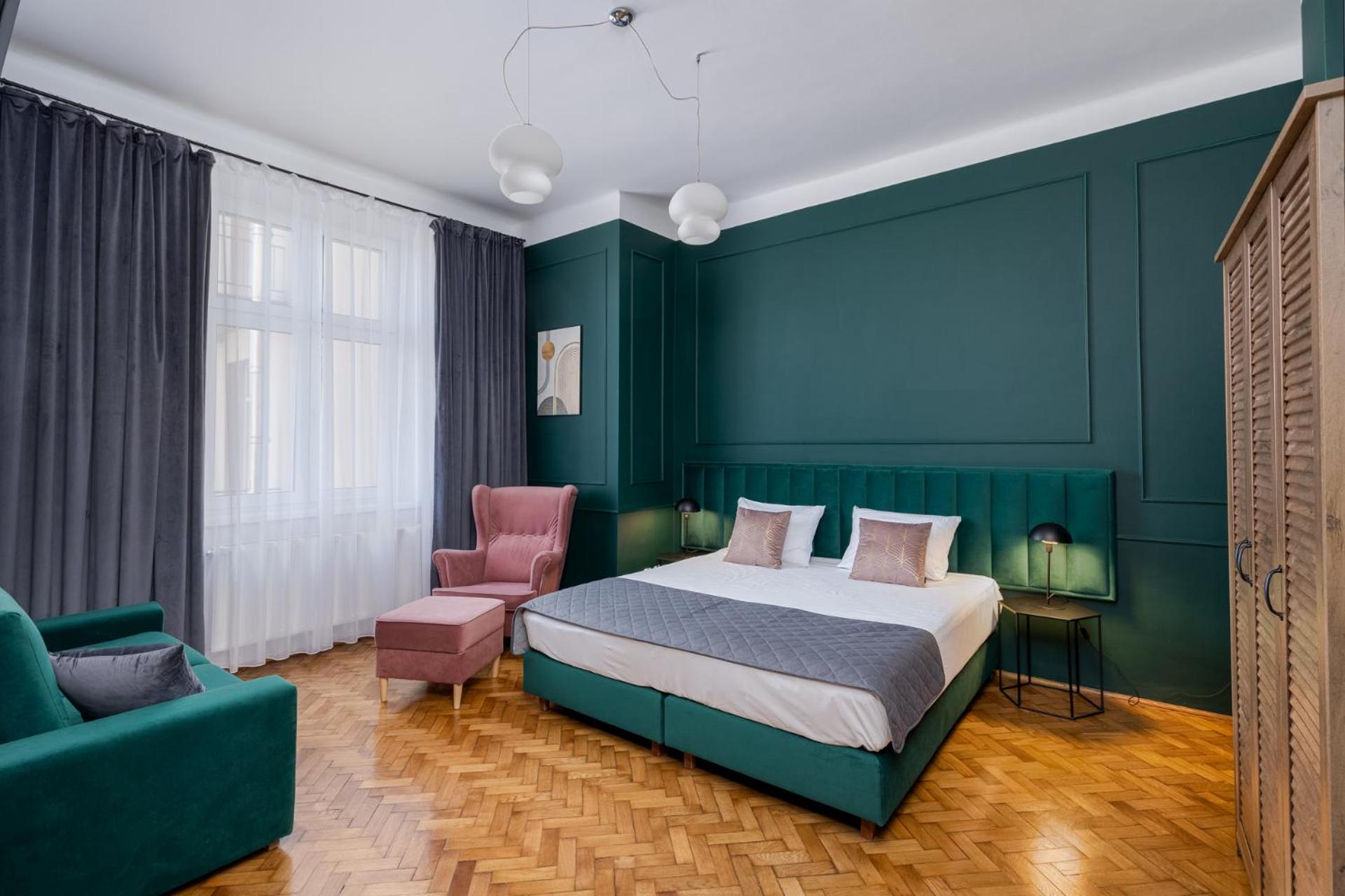 Deluxe One-Bedroom Suite with Balcony – 40m2