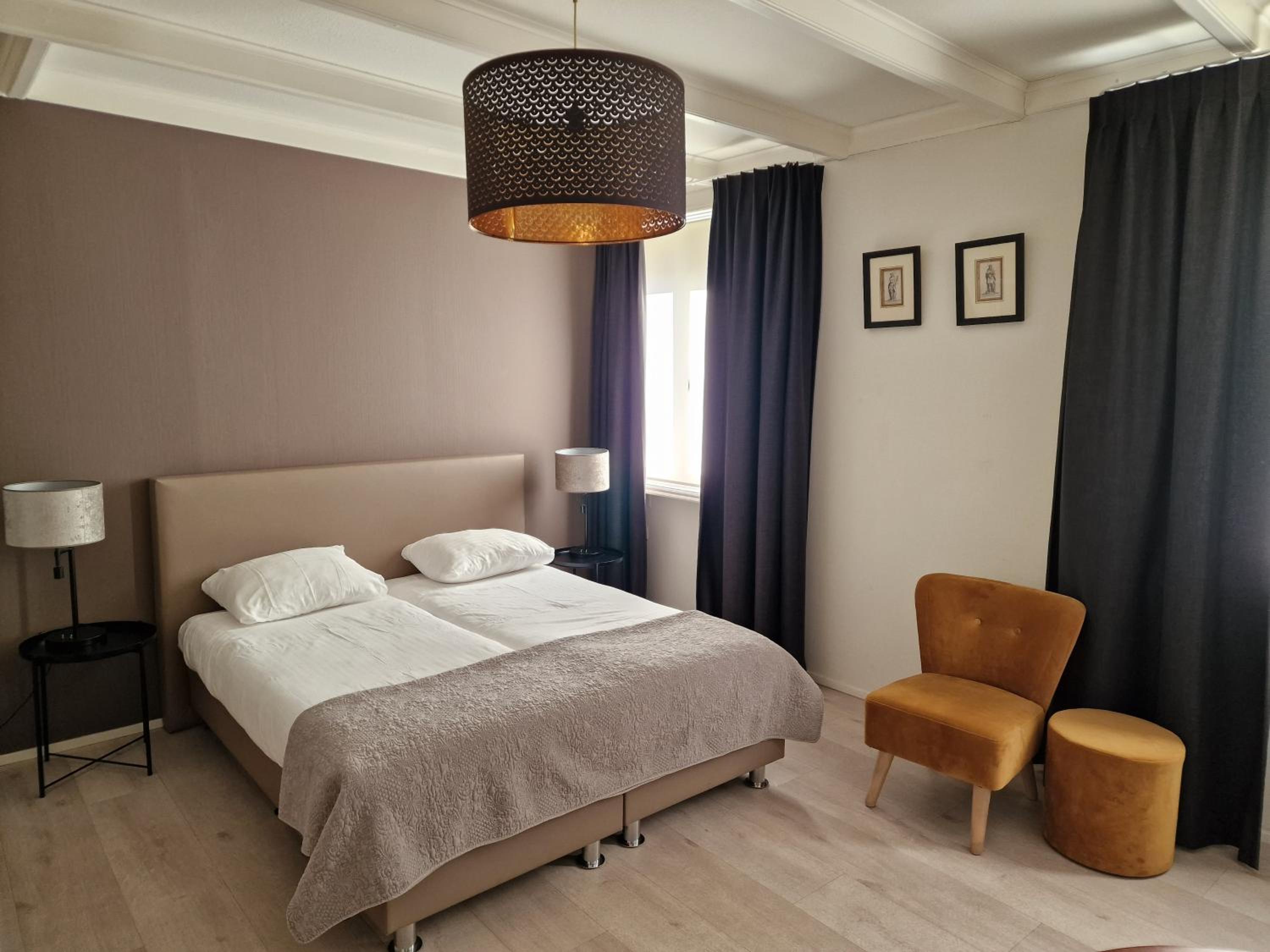 Double or Twin Room with Bathroom - Photo 1
