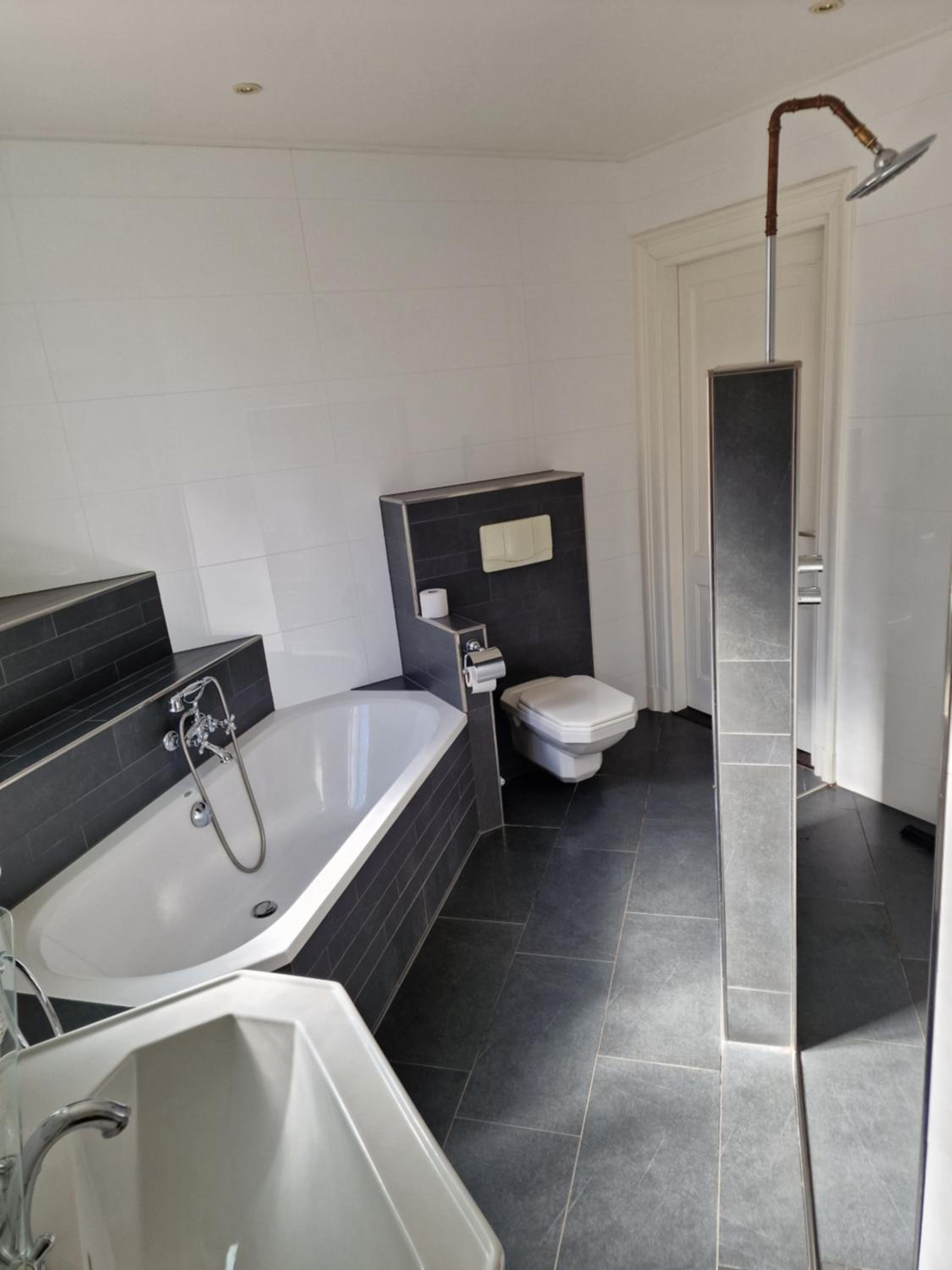 Double or Twin Room with Bathroom - Photo 3