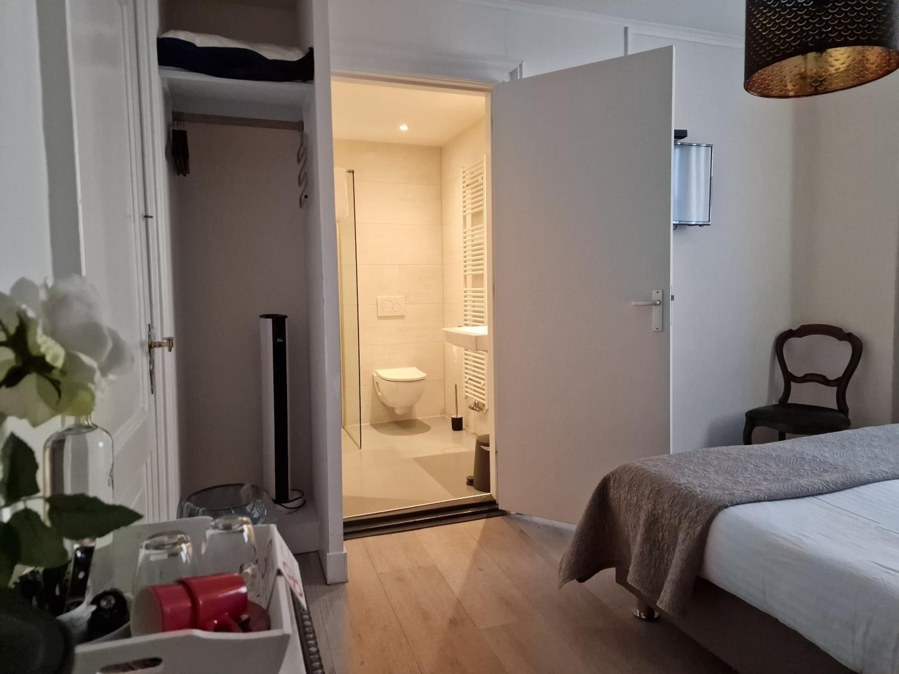 Standard Double or Twin Room - Photo 2