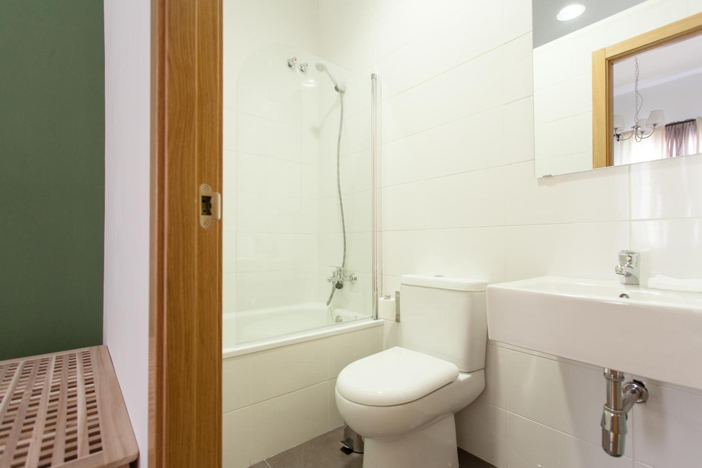 Three-Bedroom Apartment (Laraña 5.3) - Photo 9