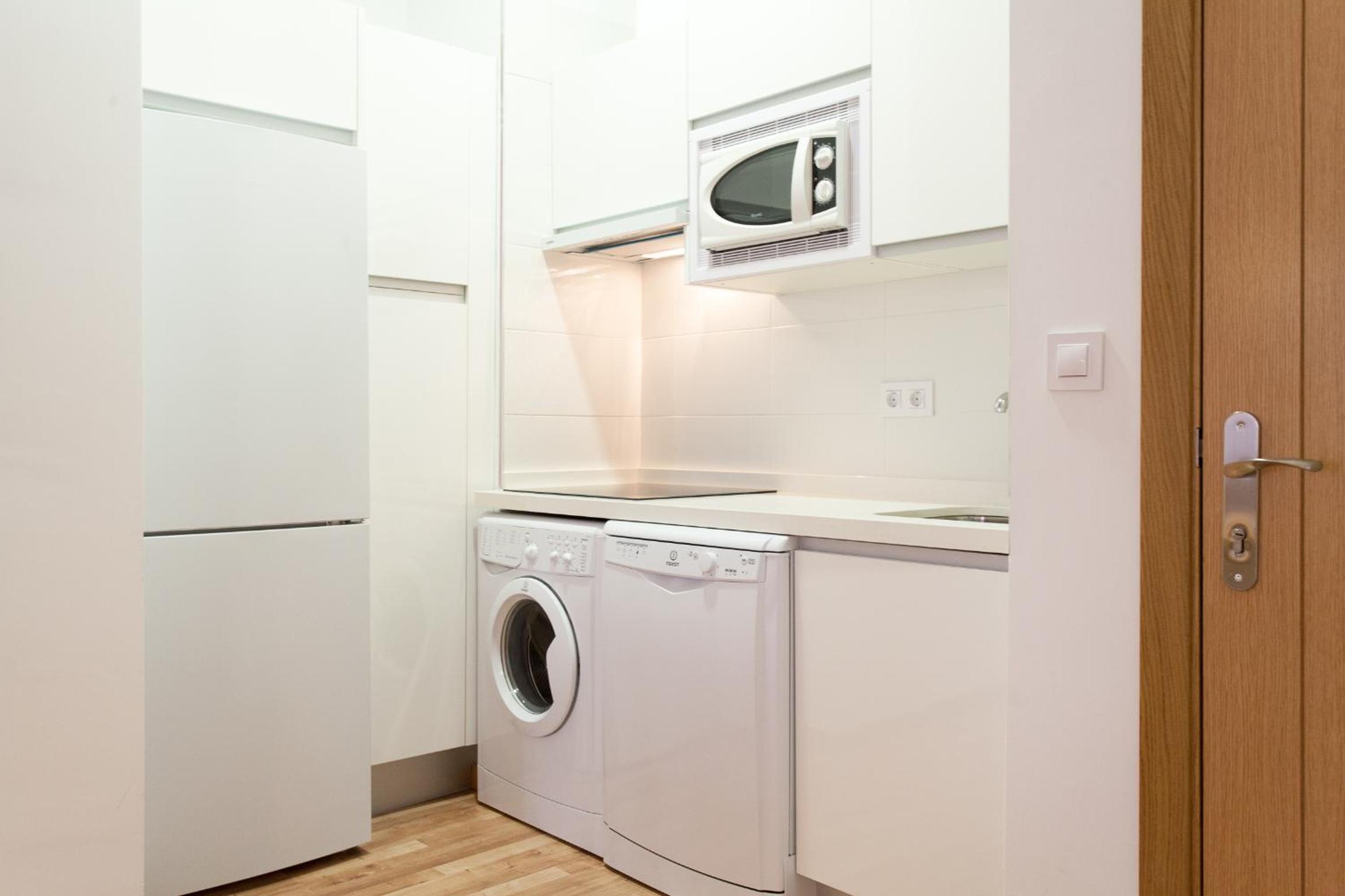 Three-Bedroom Apartment (Laraña 5.2) - Photo 4