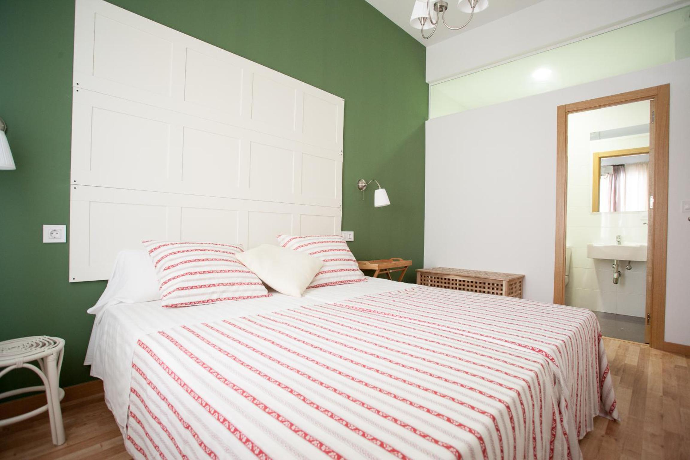 Three-Bedroom Apartment (Laraña 5.3) - Photo 13
