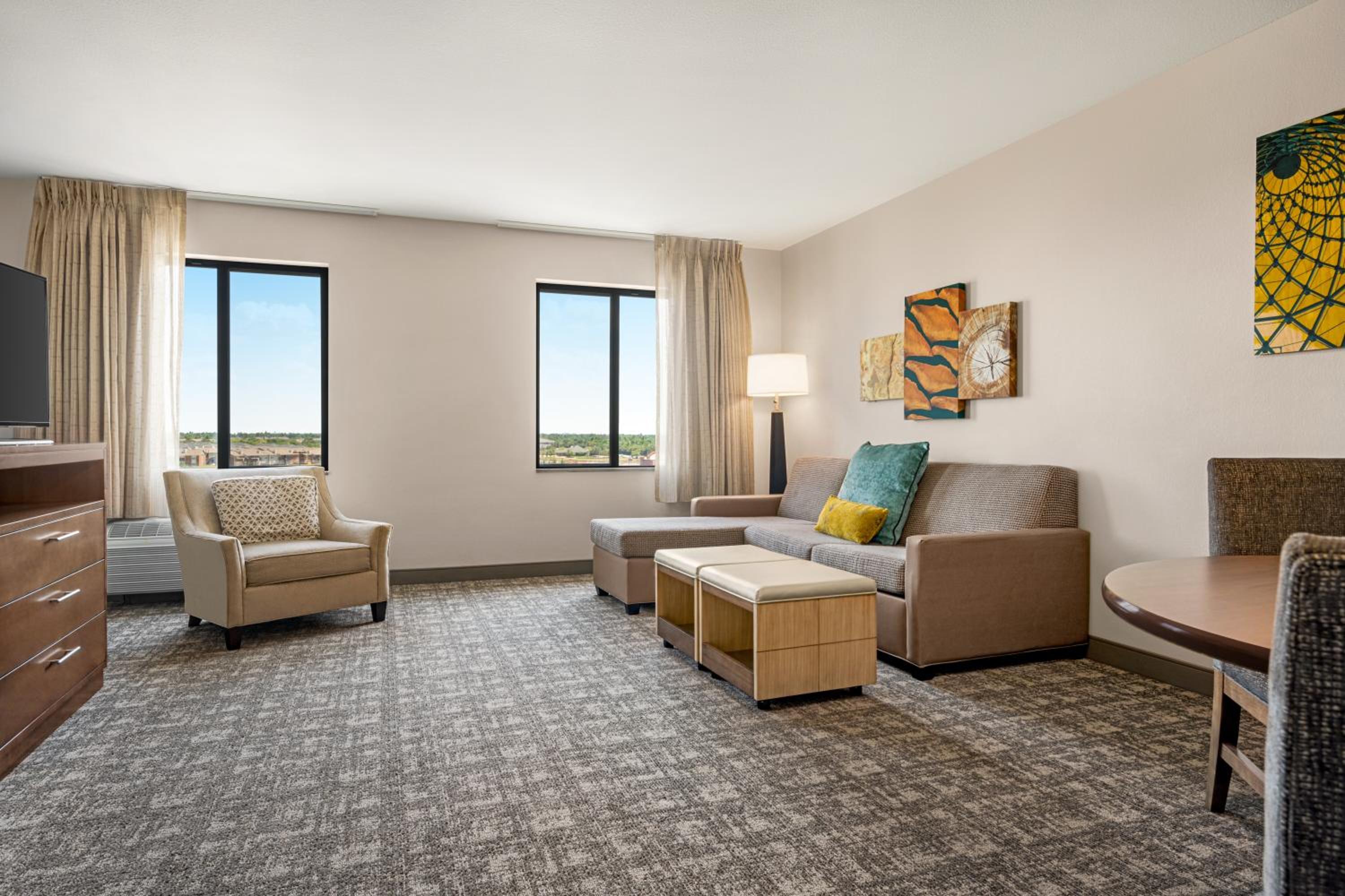 One-Bedroom Queen Suite - Photo 8