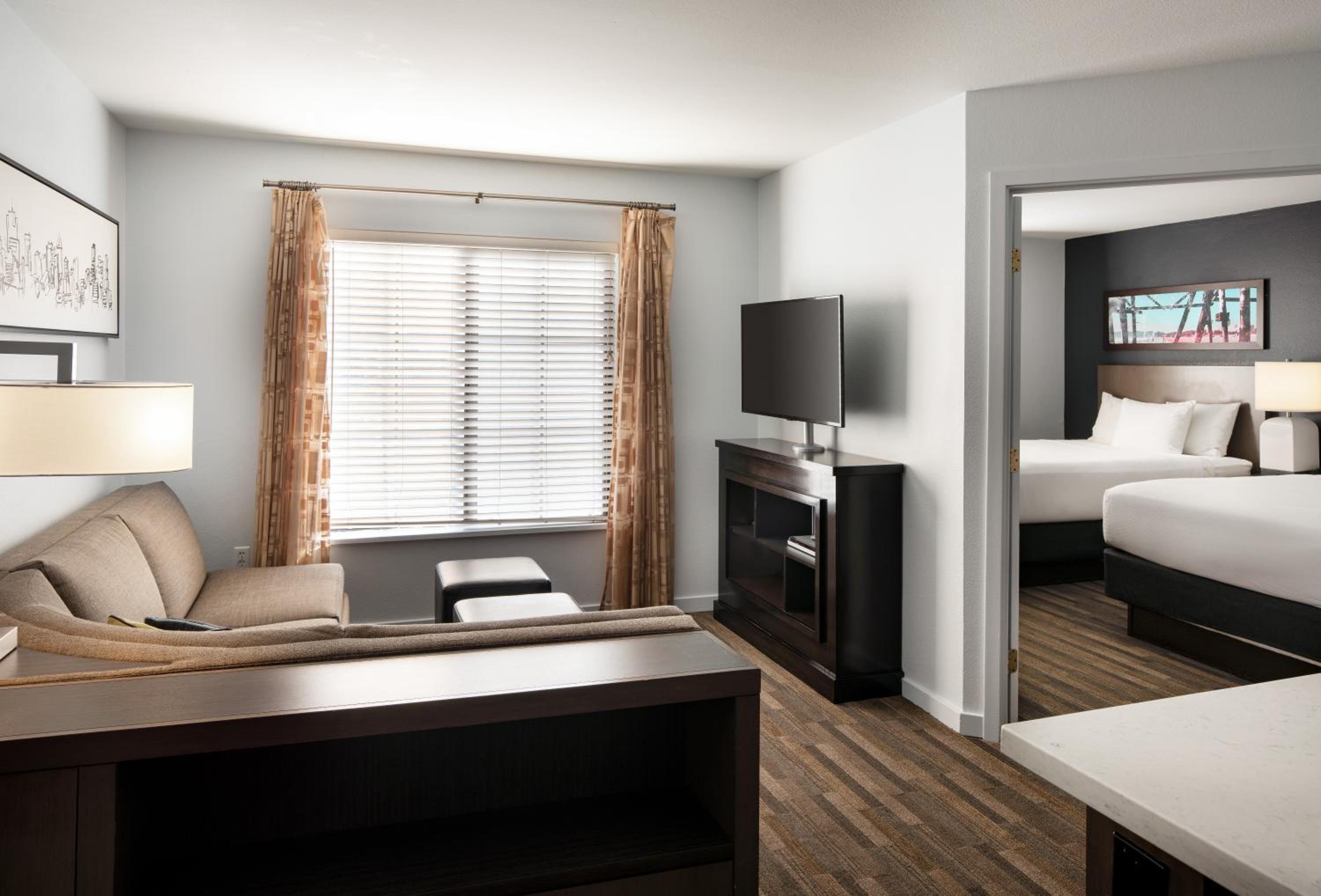 One-Bedroom Suite with Two Double Beds - Photo 2