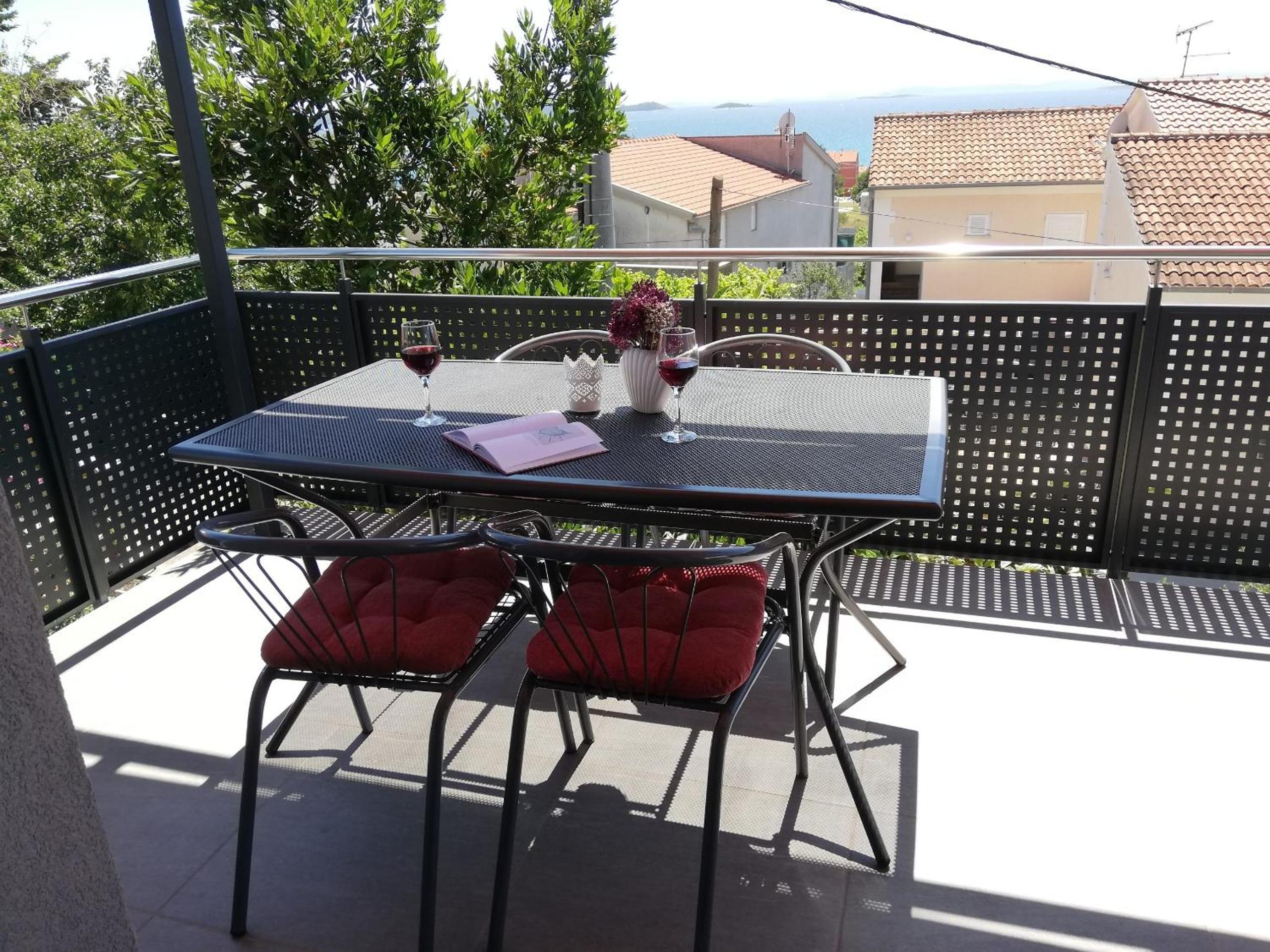 One-Bedroom Apartment with Terrace and Sea View - Photo 1