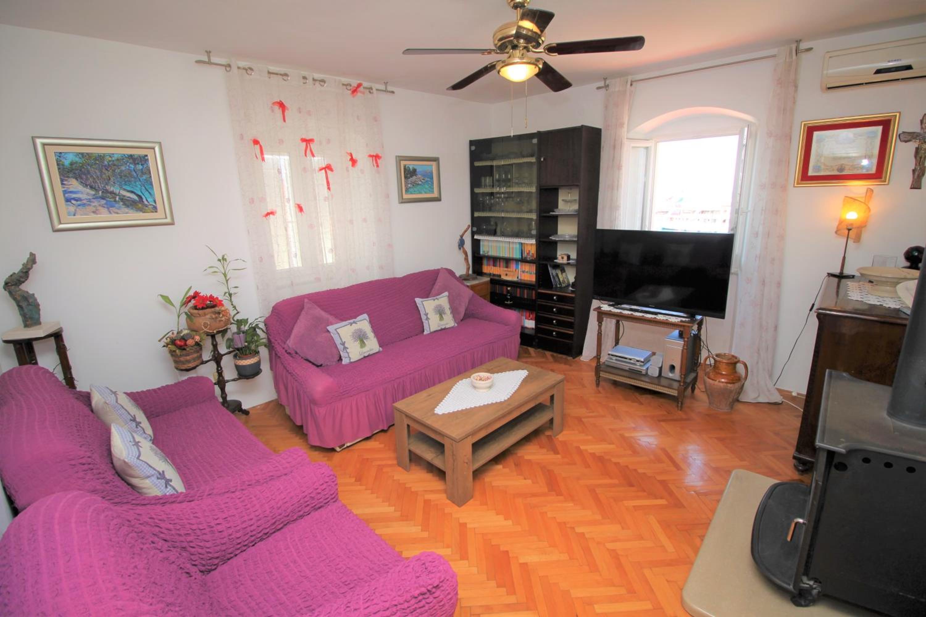 One-Bedroom Apartment with Balcony and Sea View photo 1