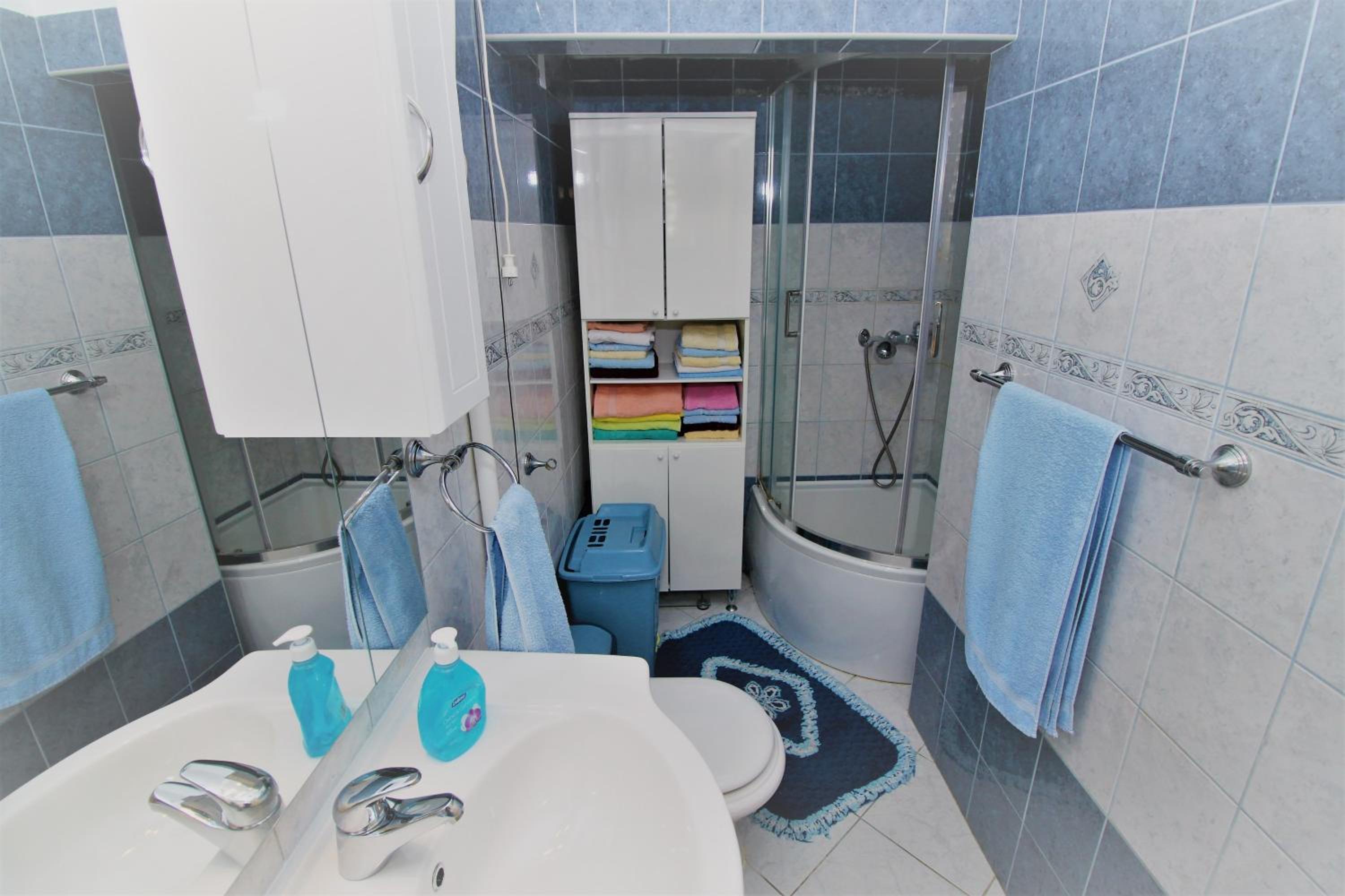 One-Bedroom Apartment with Balcony and Sea View photo 3