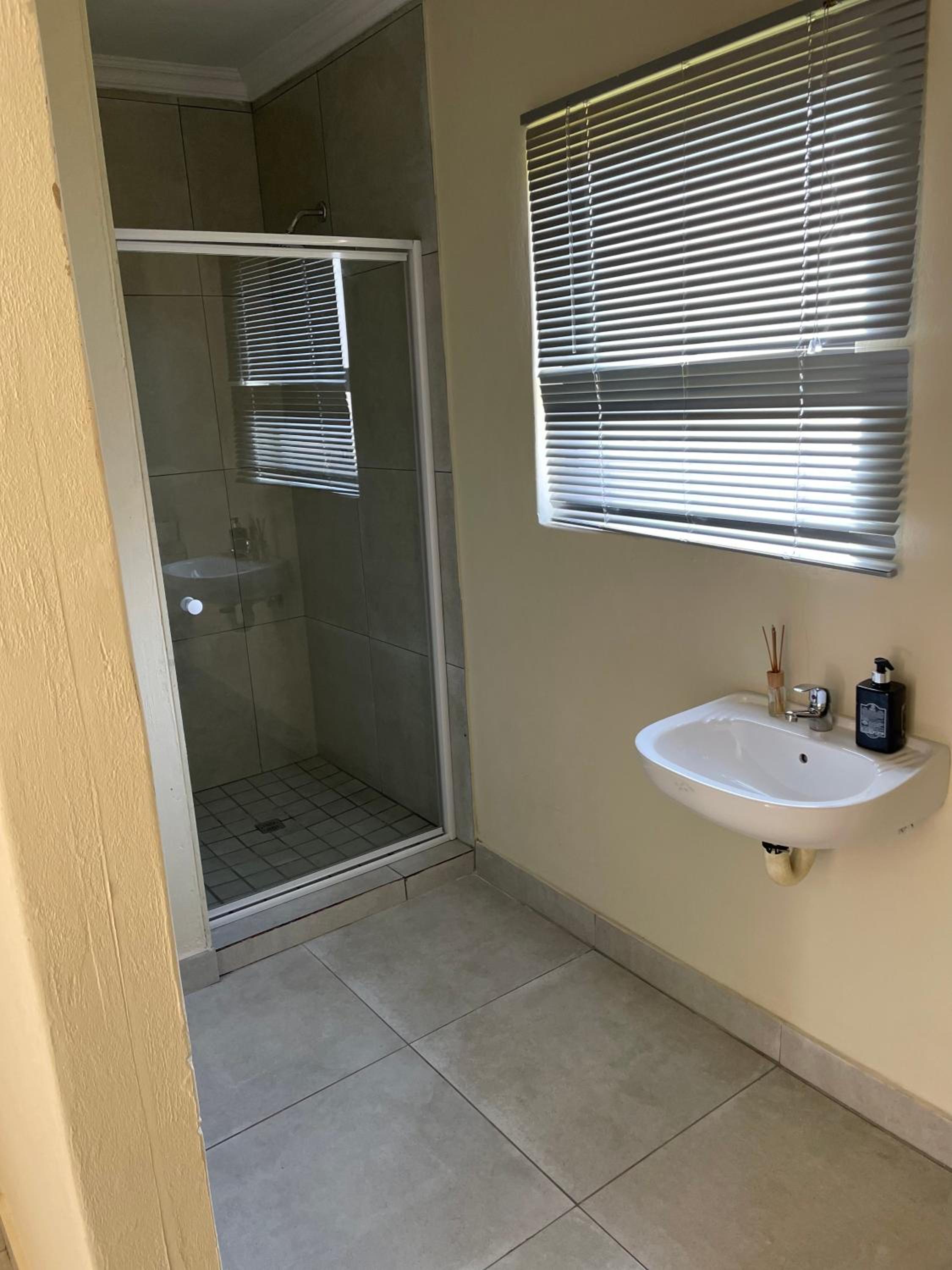 Budget Double Room - Photo 3