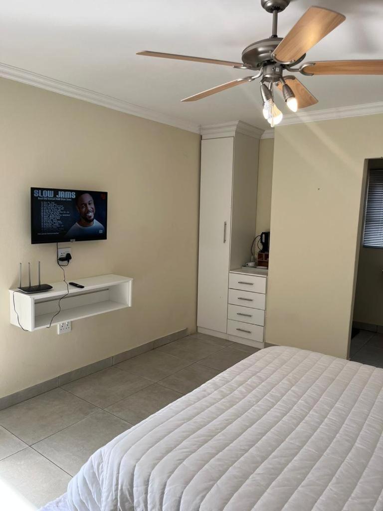 Budget Double Room - Photo 8