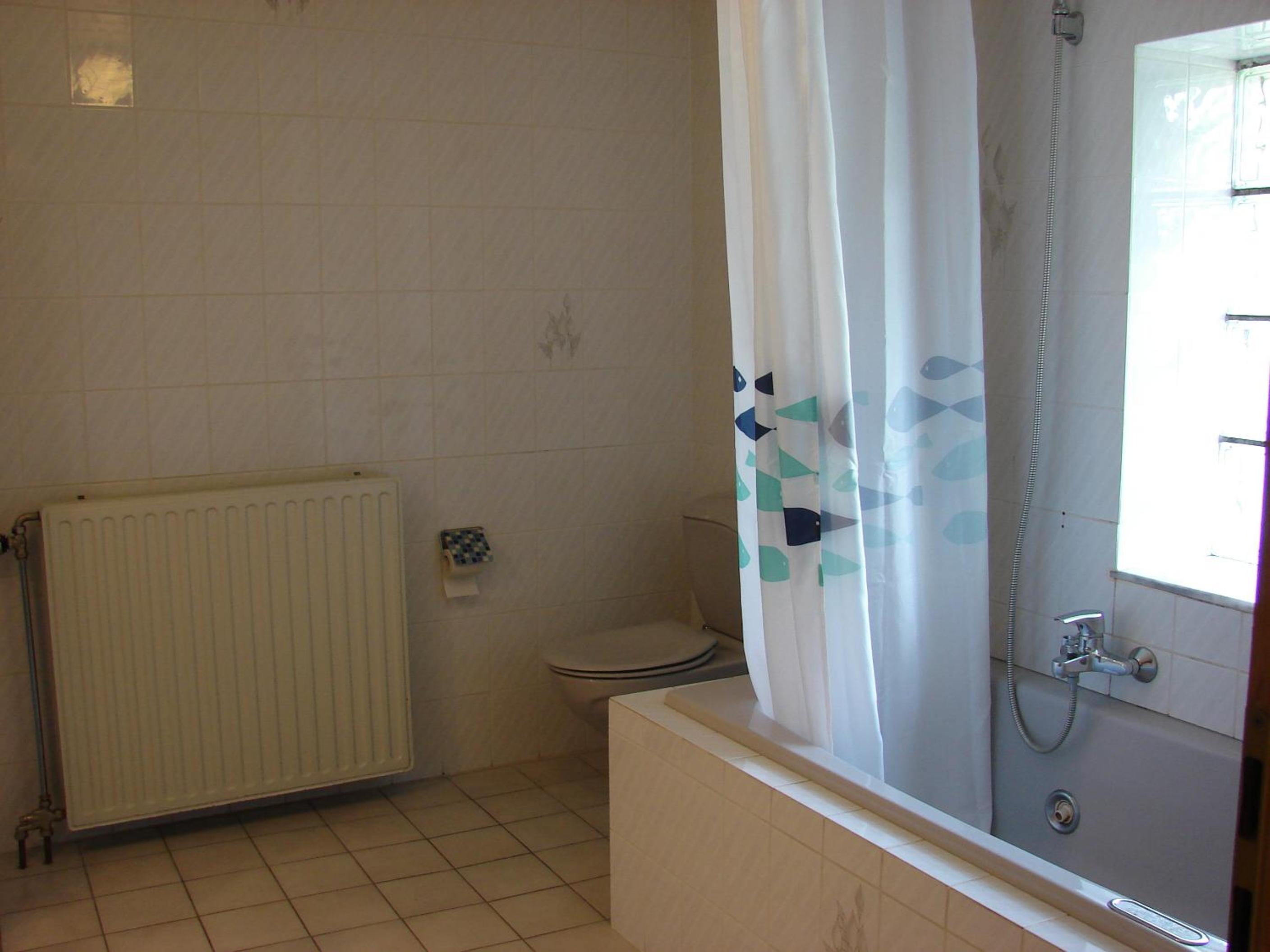Twin Room with Shared Bathroom photo 2