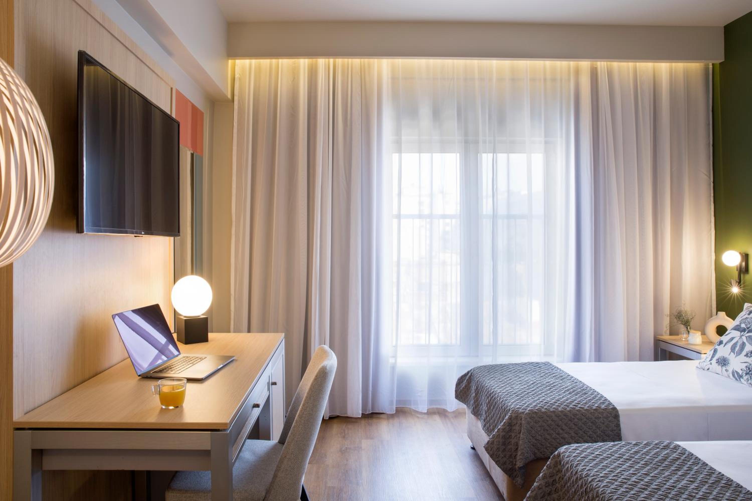 Standard Twin Room - Photo 4