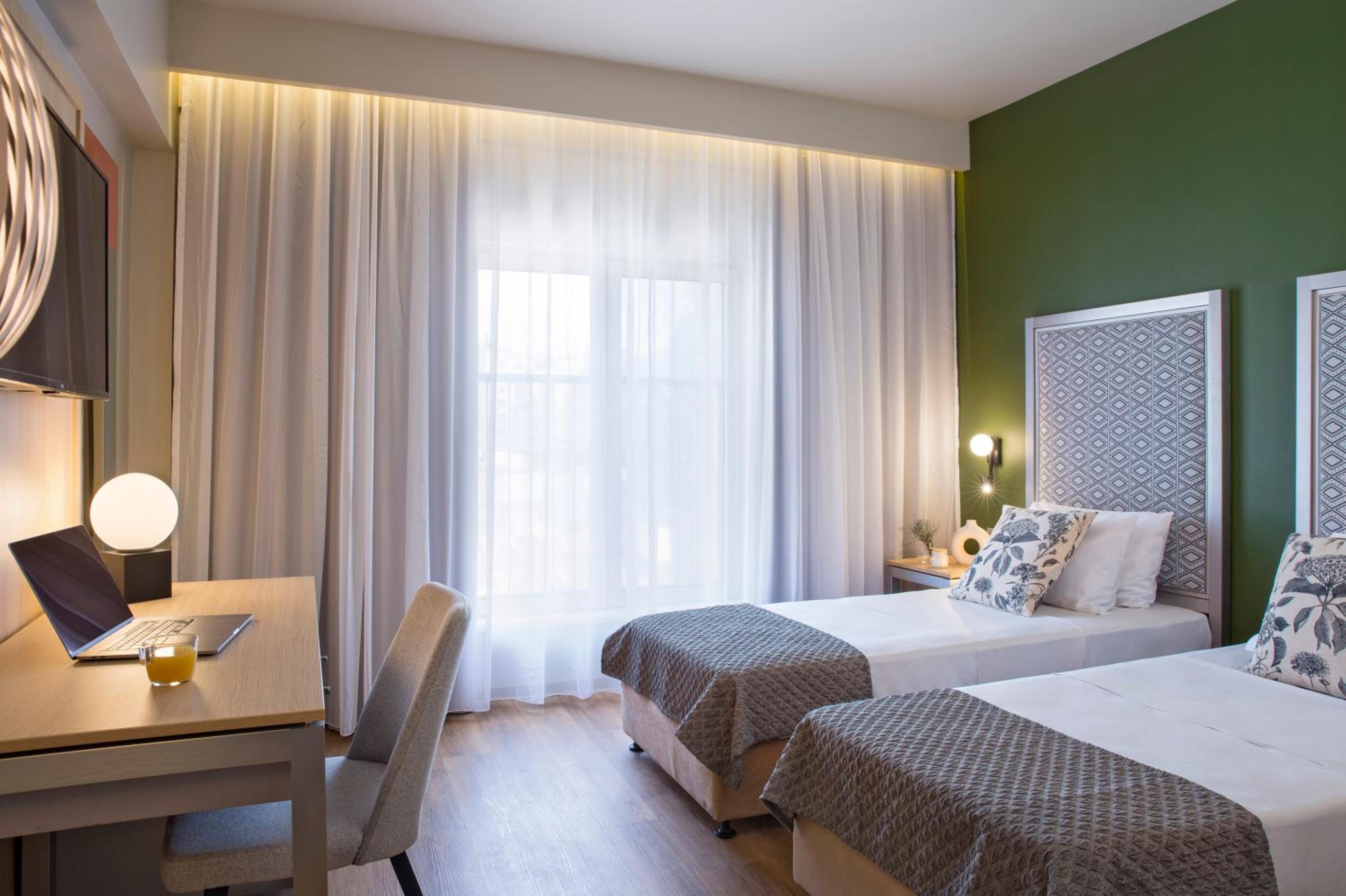 Standard Twin Room - Photo 3