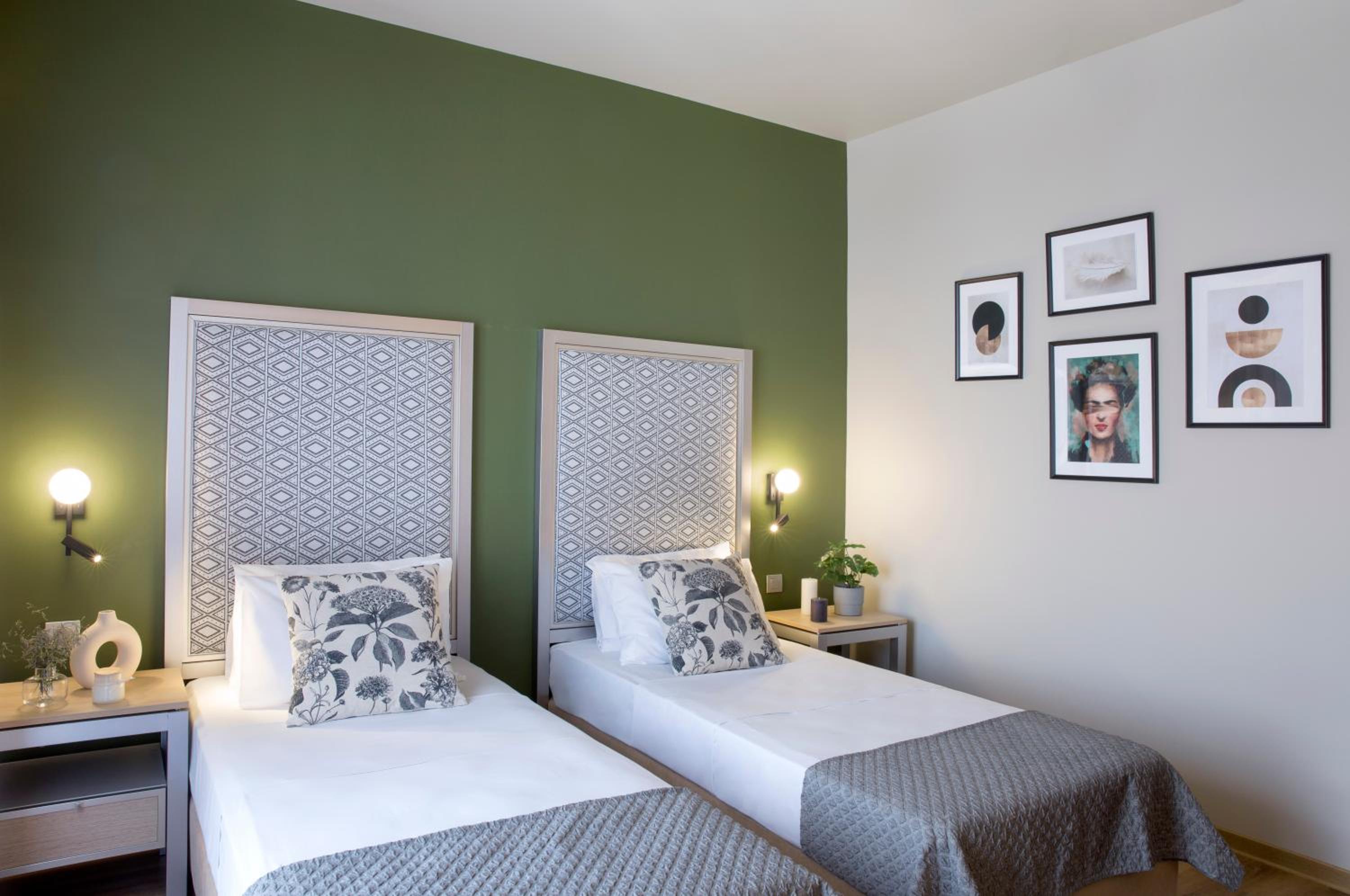 Standard Twin Room - Photo 6