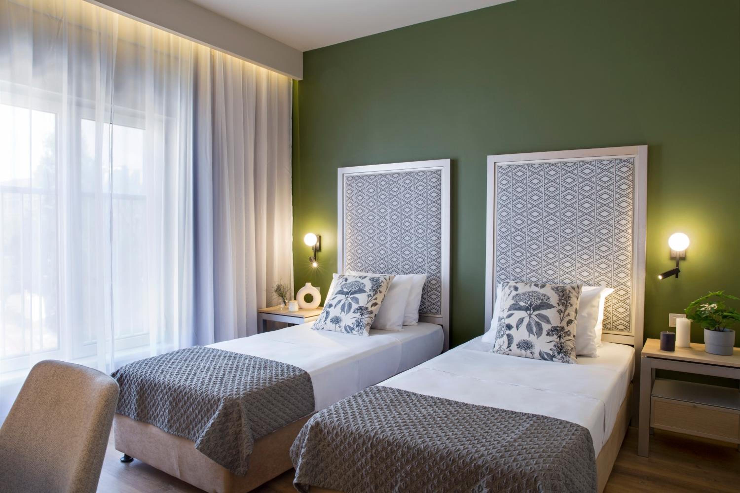 Standard Twin Room - Photo 7