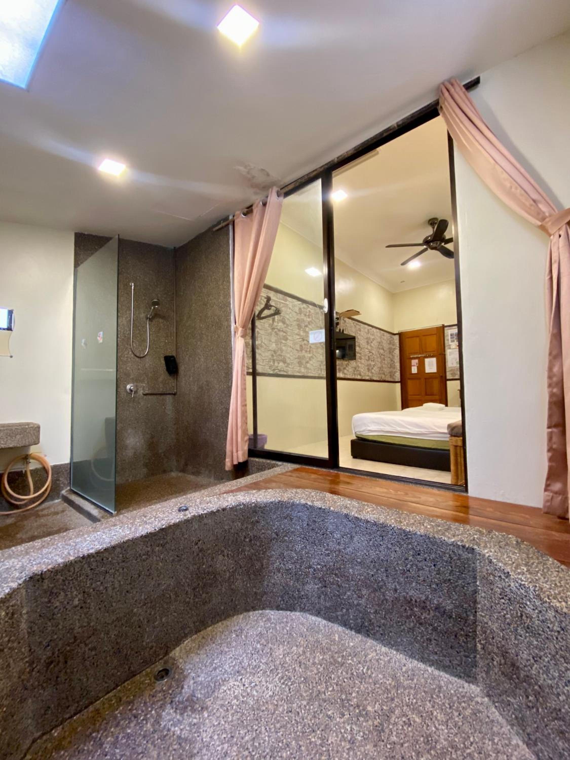 Triple Room with Private Bathroom - Photo 7