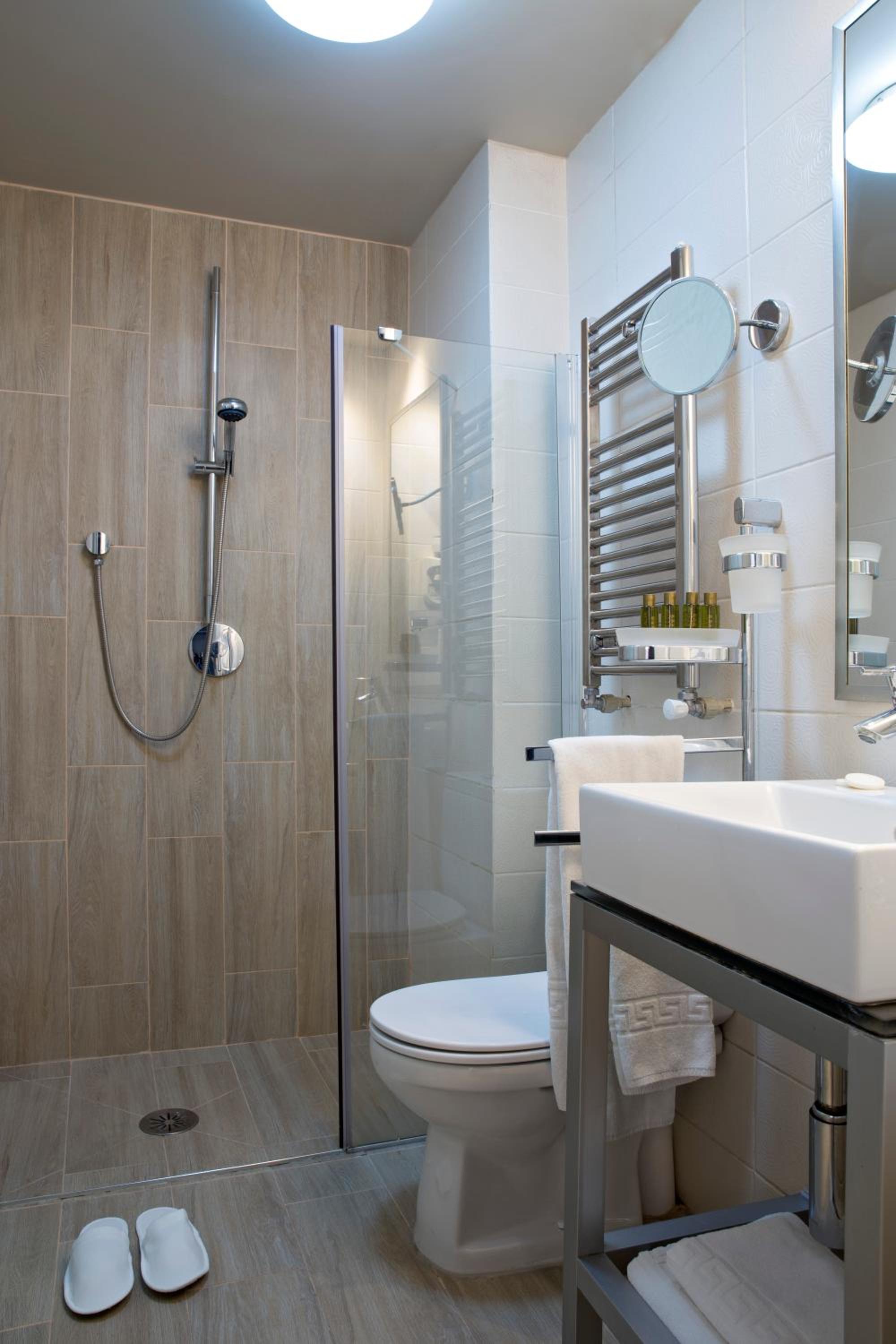 Standard Twin Room - Photo 2