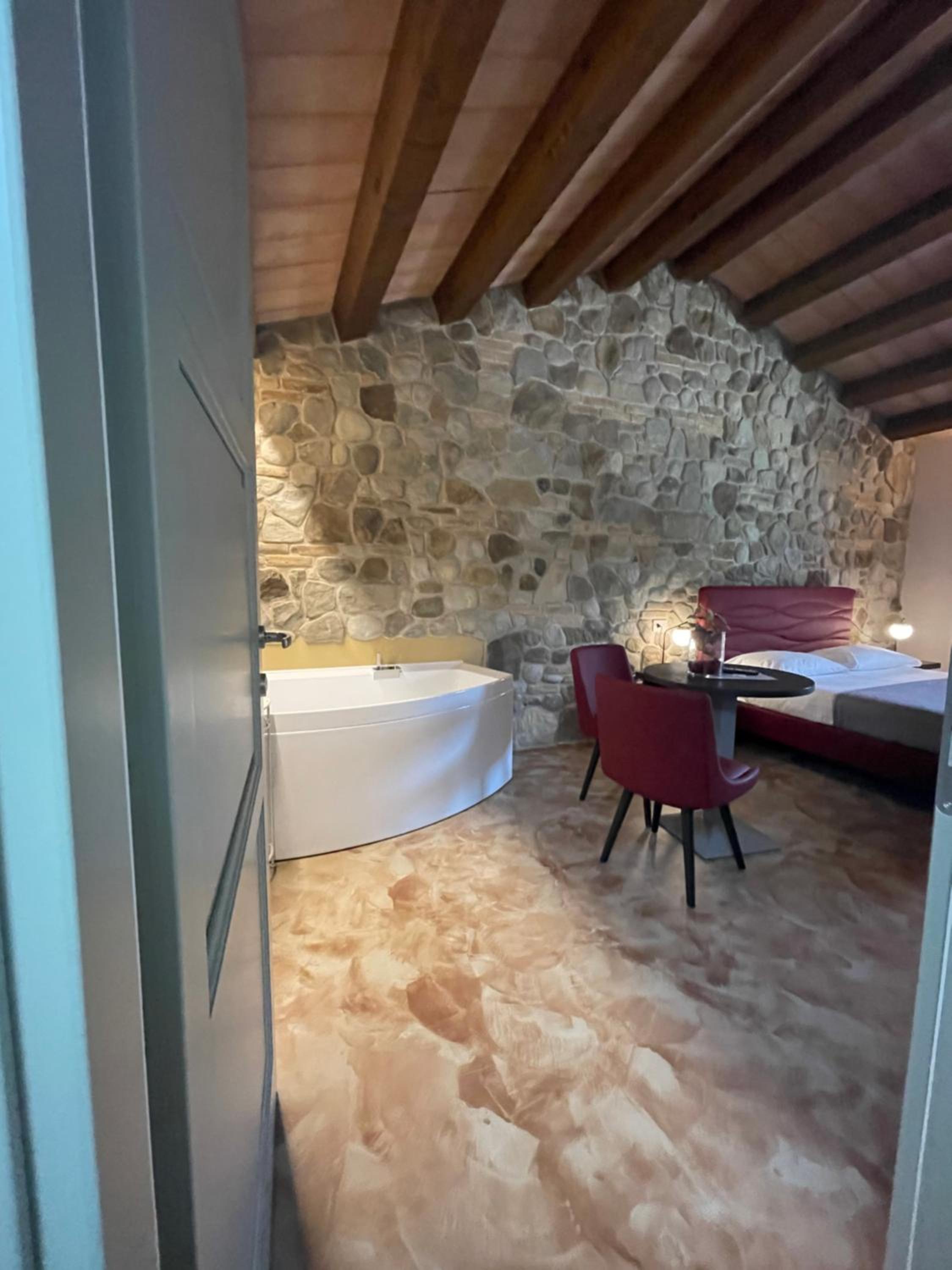 King Room with Spa Bath - Photo 1