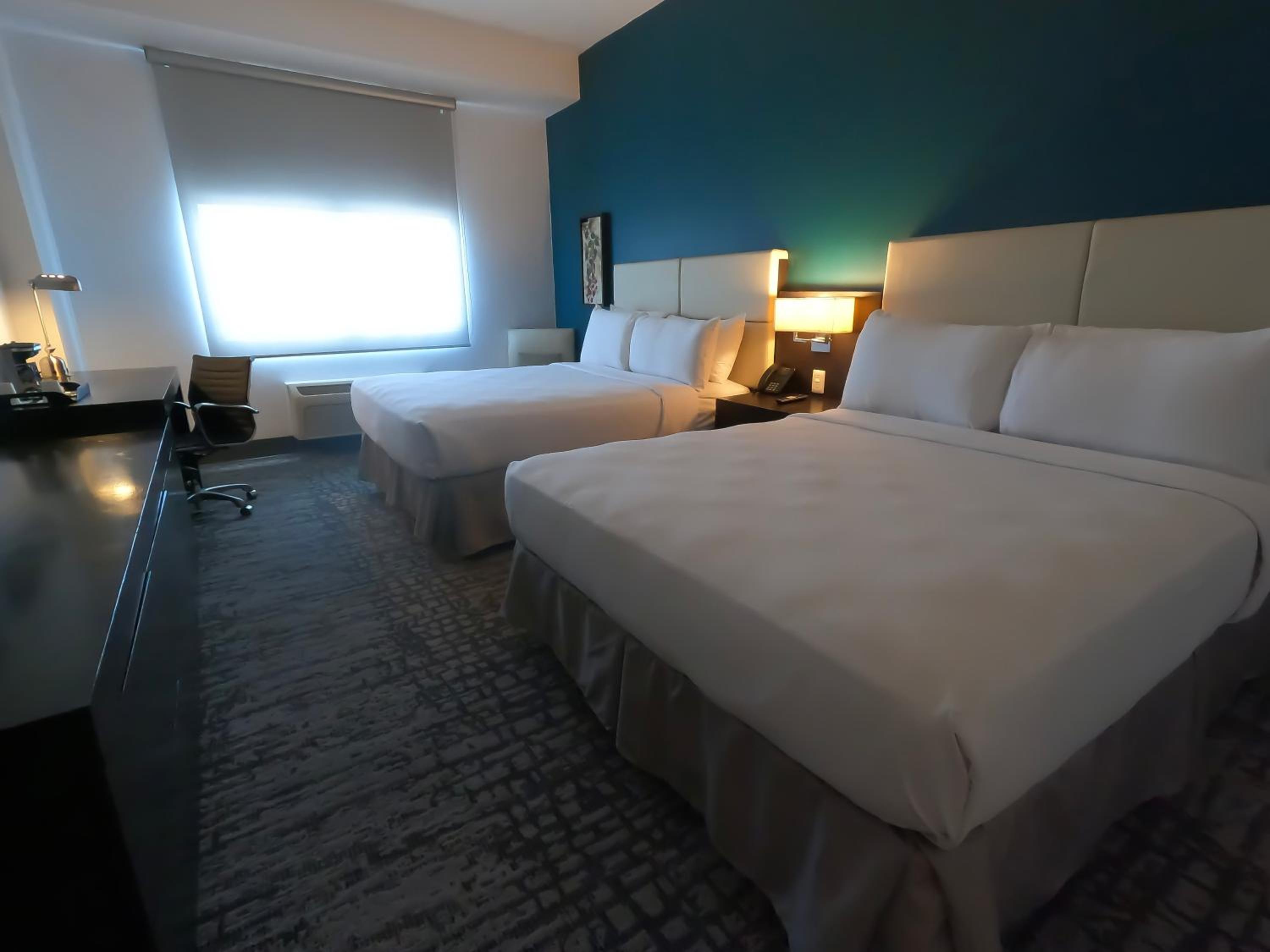 Deluxe Double Room, Two Queen Beds photo 2