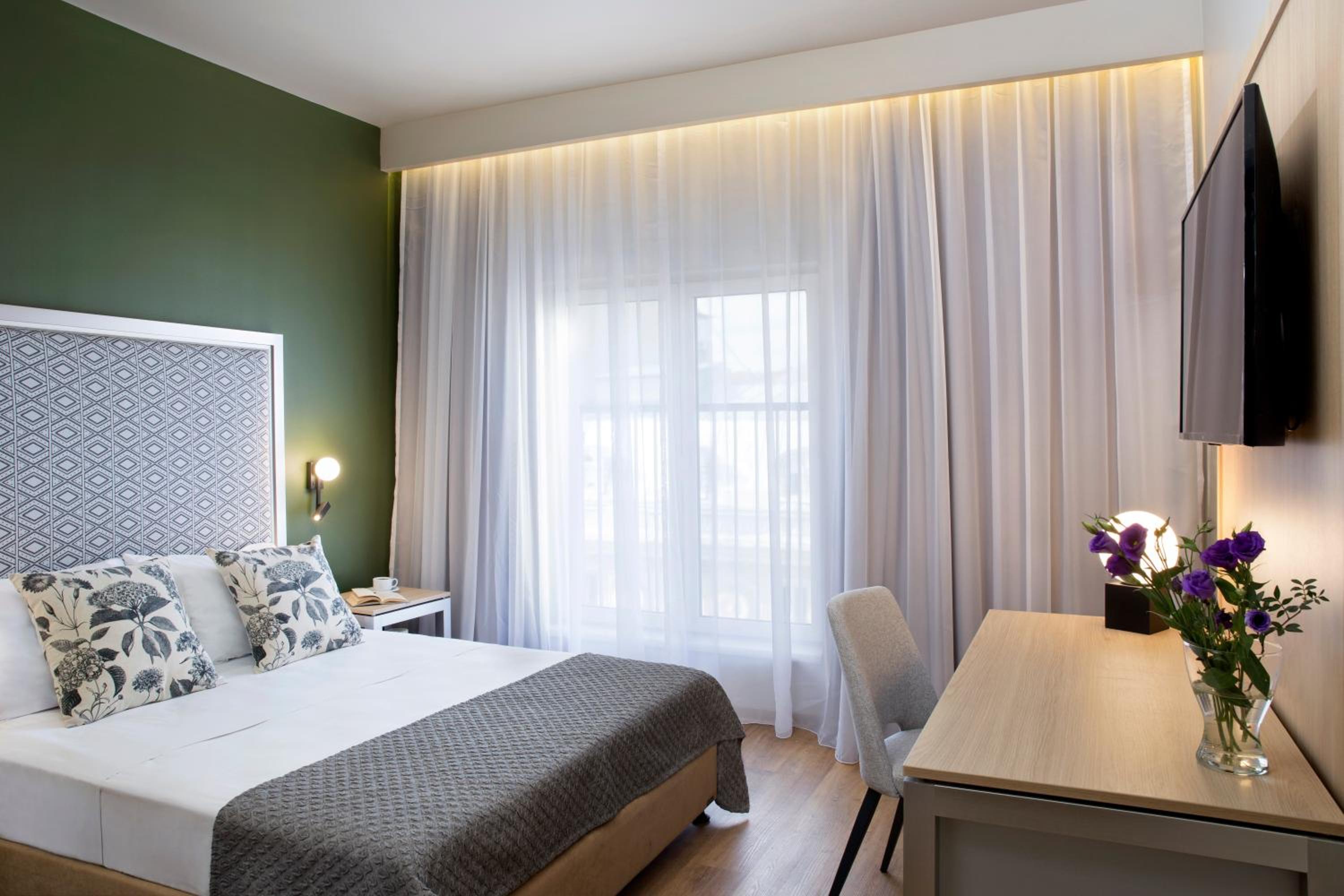 Standard Queen Room - Photo 2