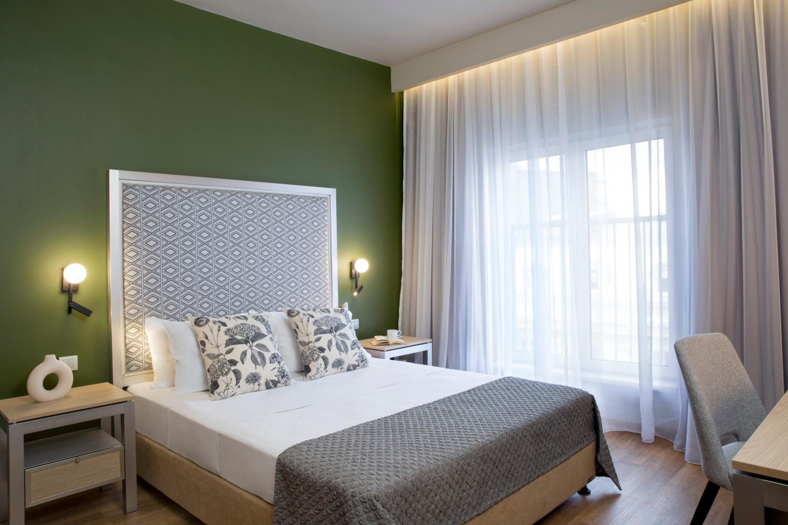 Standard Queen Room - Photo 1