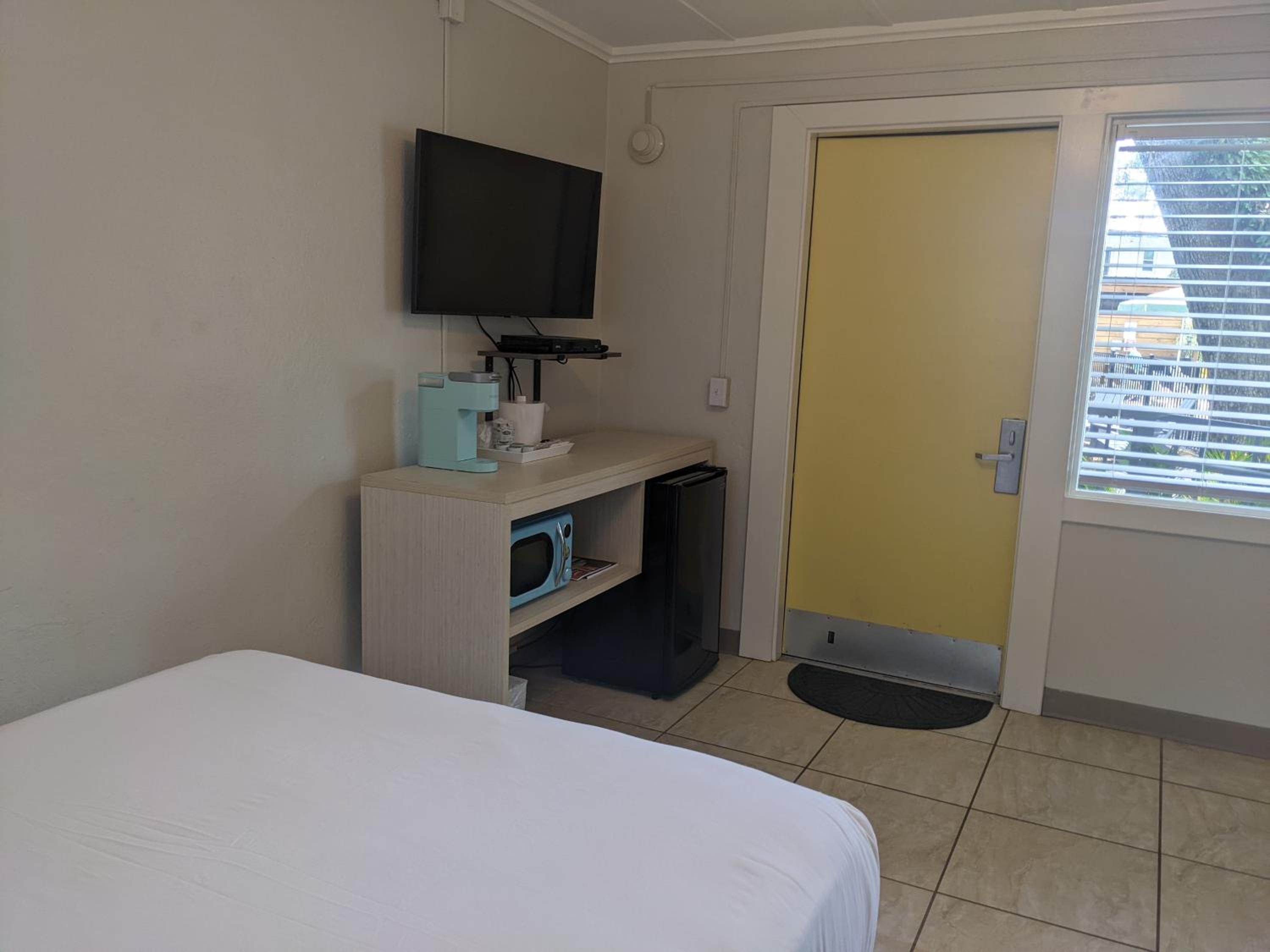 Queen Room - Disability Access photo 2