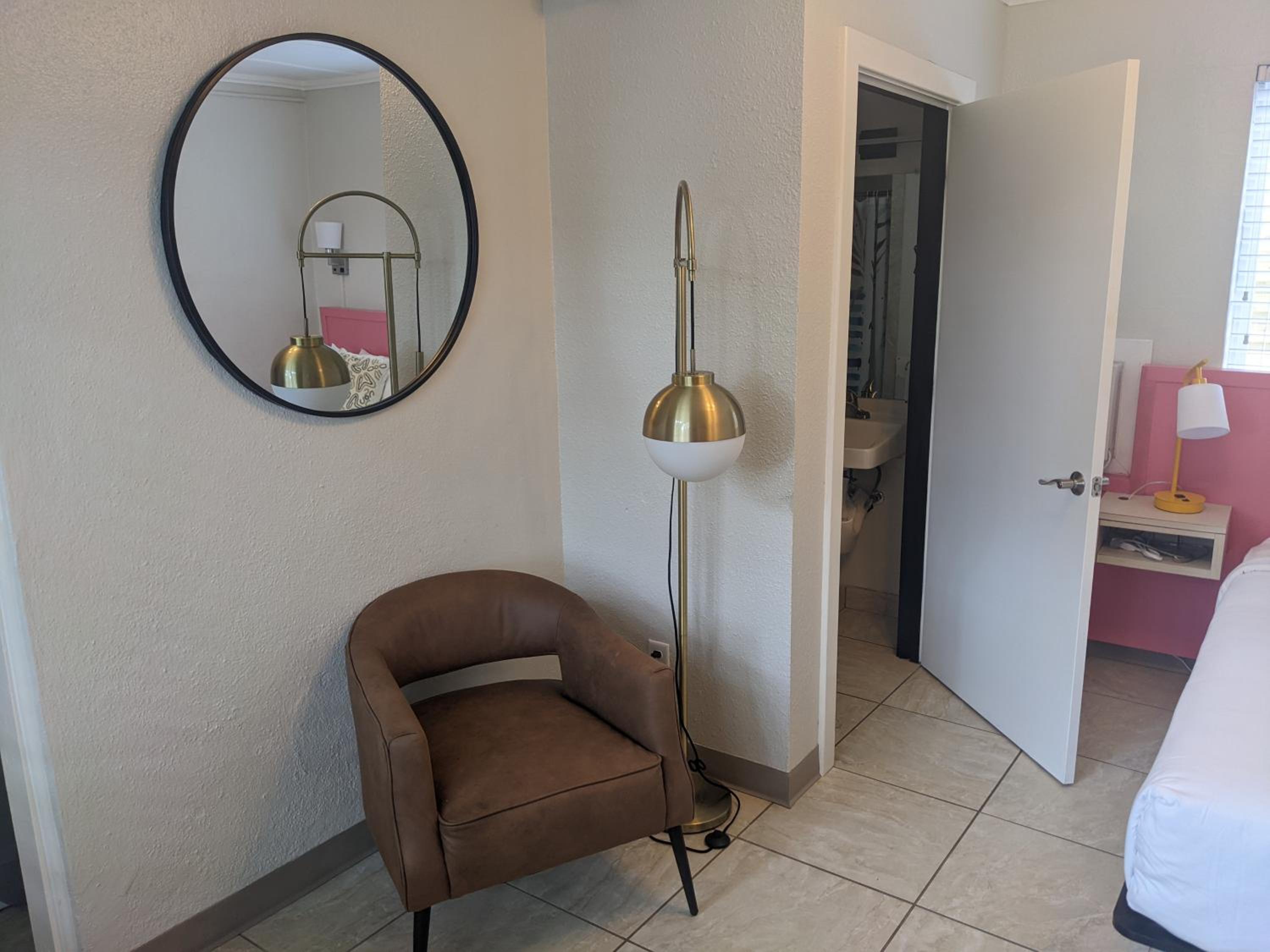 Queen Room - Disability Access photo 3